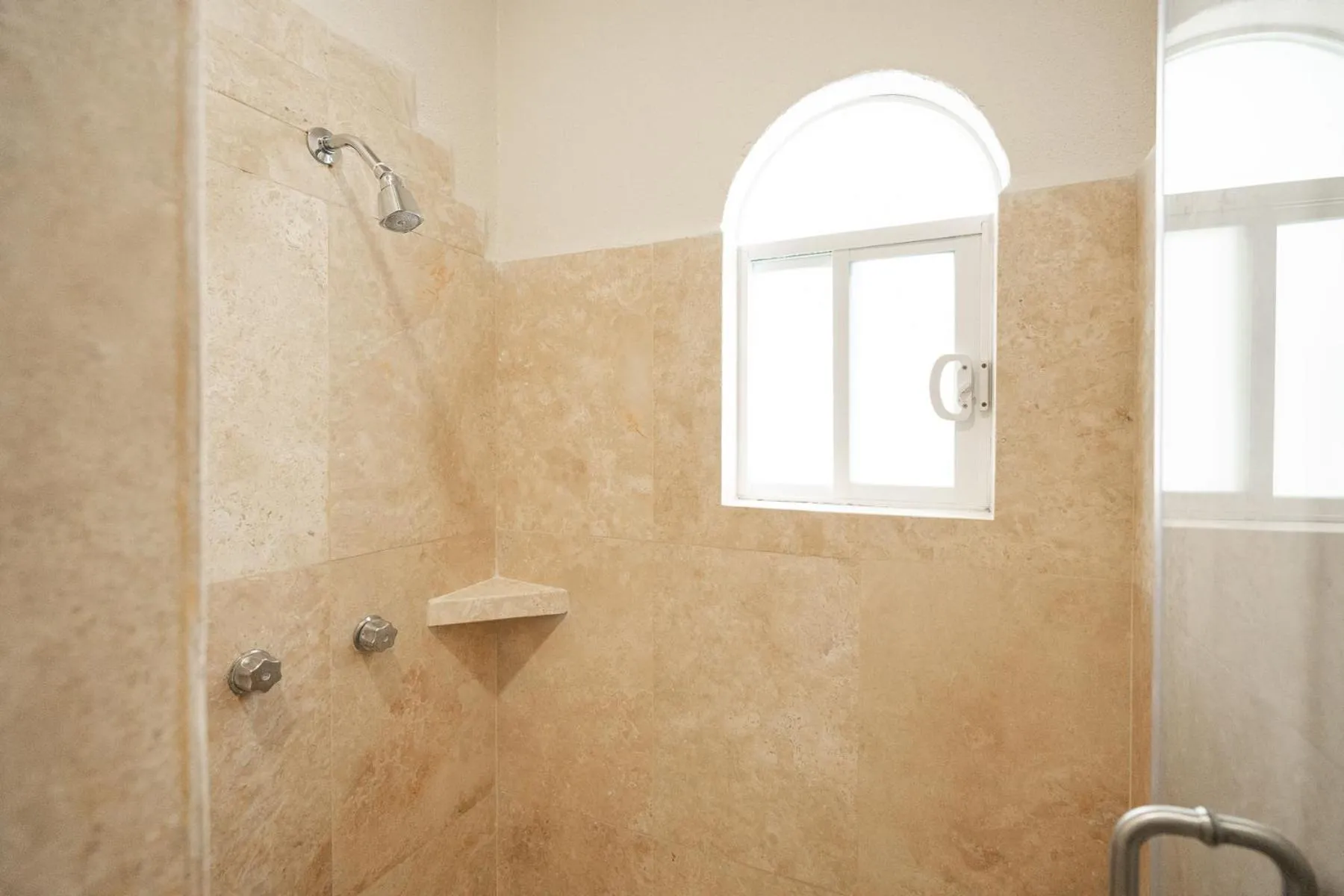 Shower in Hotel & Suites El Moro