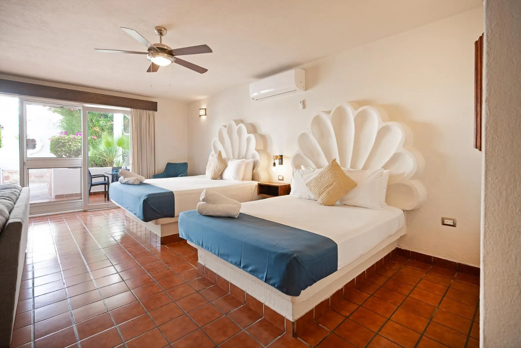 Bed in Hotel & Suites El Moro