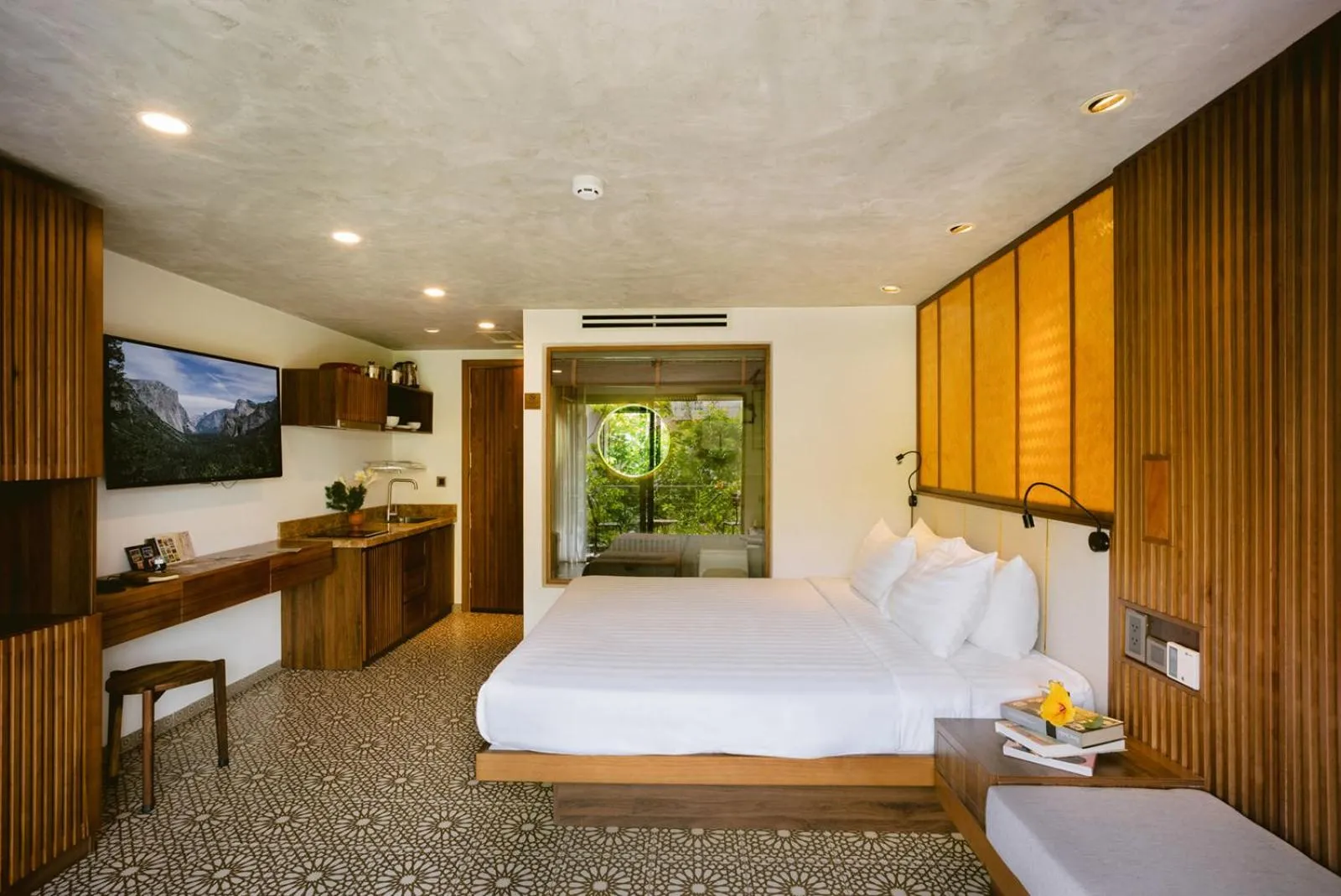 Photo of the whole room, Bed in LIVIE Da Nang Style