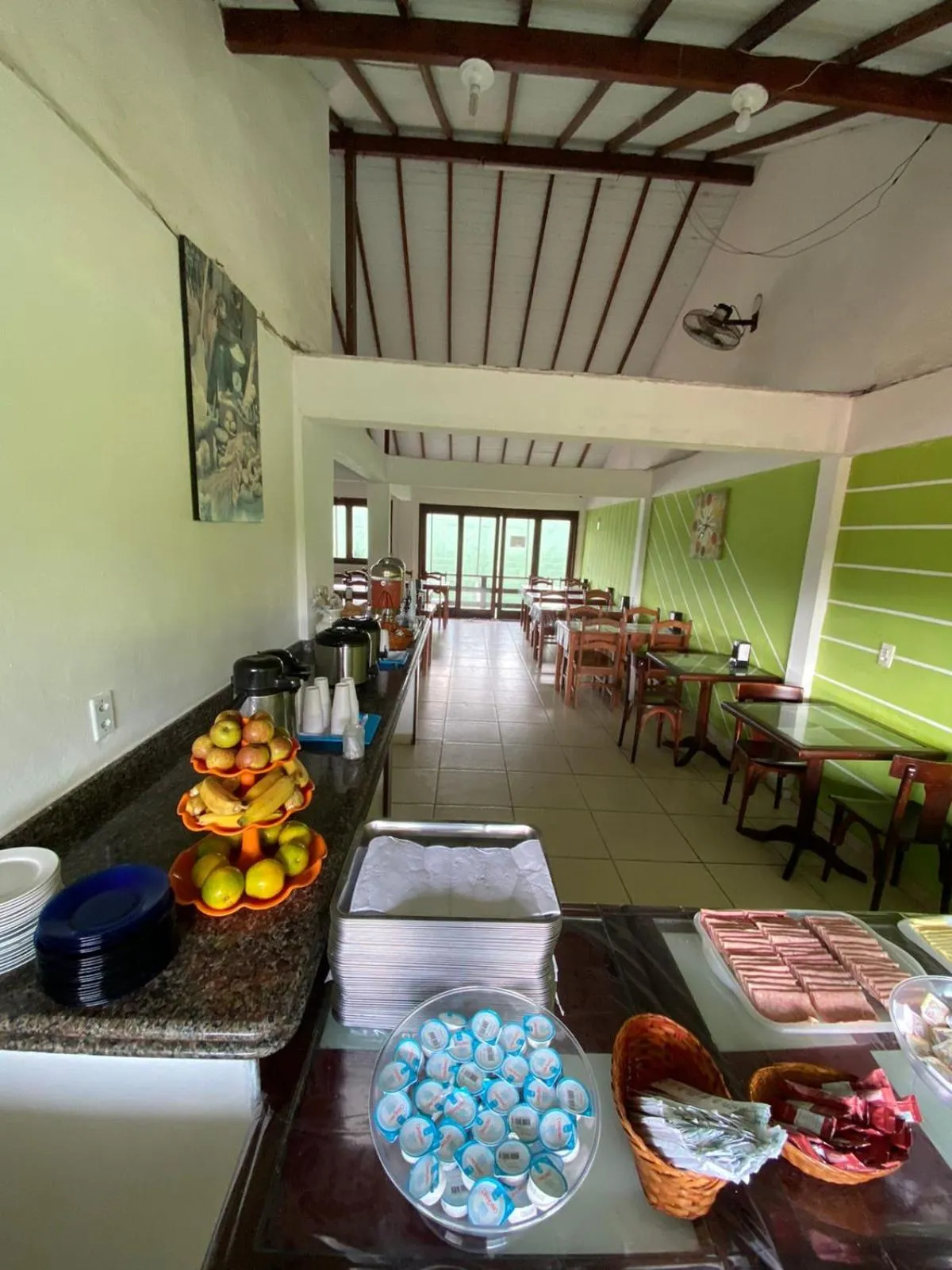 Restaurant/places to eat in Pousada Ferradura Beach