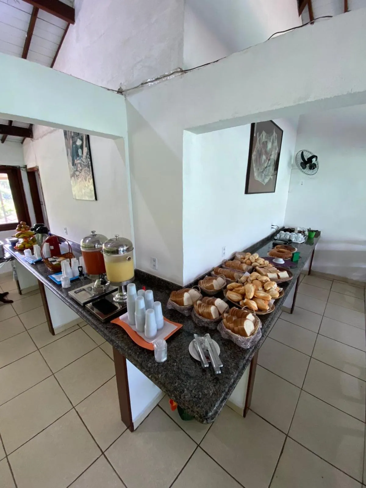 Restaurant/places to eat in Pousada Ferradura Beach