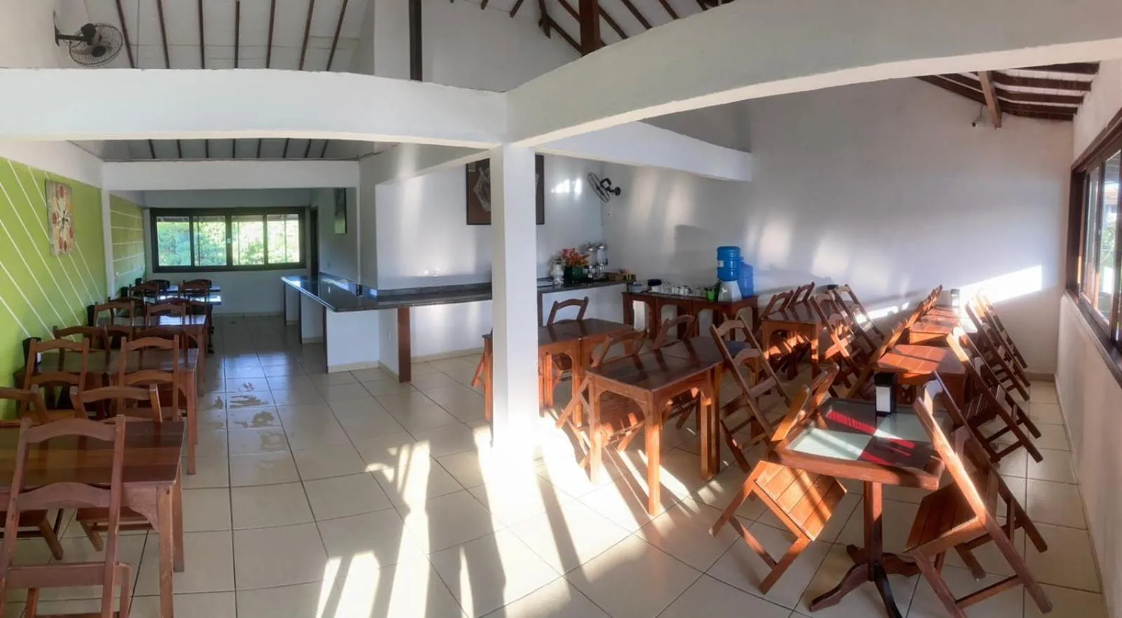 Restaurant/places to eat in Pousada Ferradura Beach