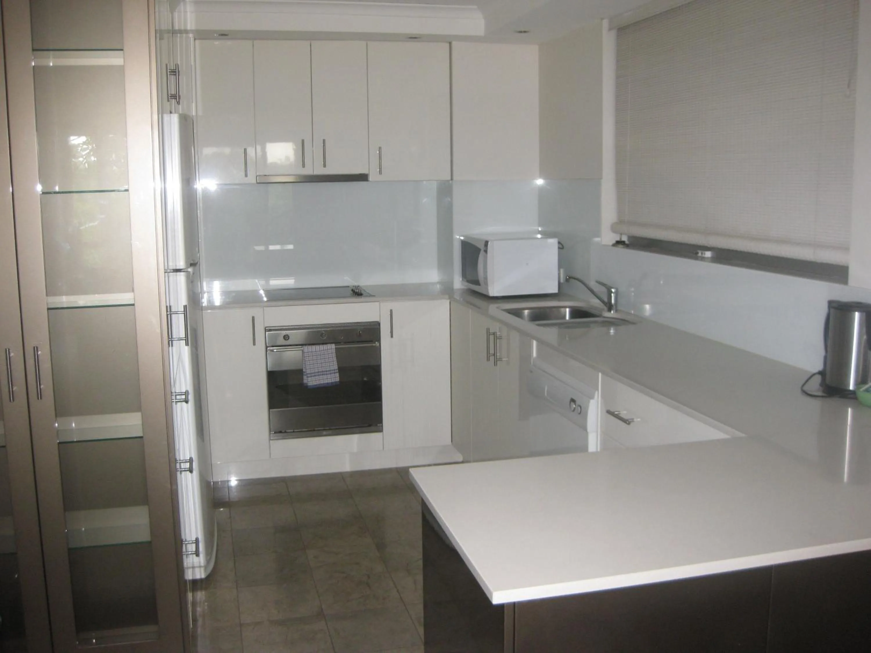 Kitchen or kitchenette in Fairthorpe Apartments