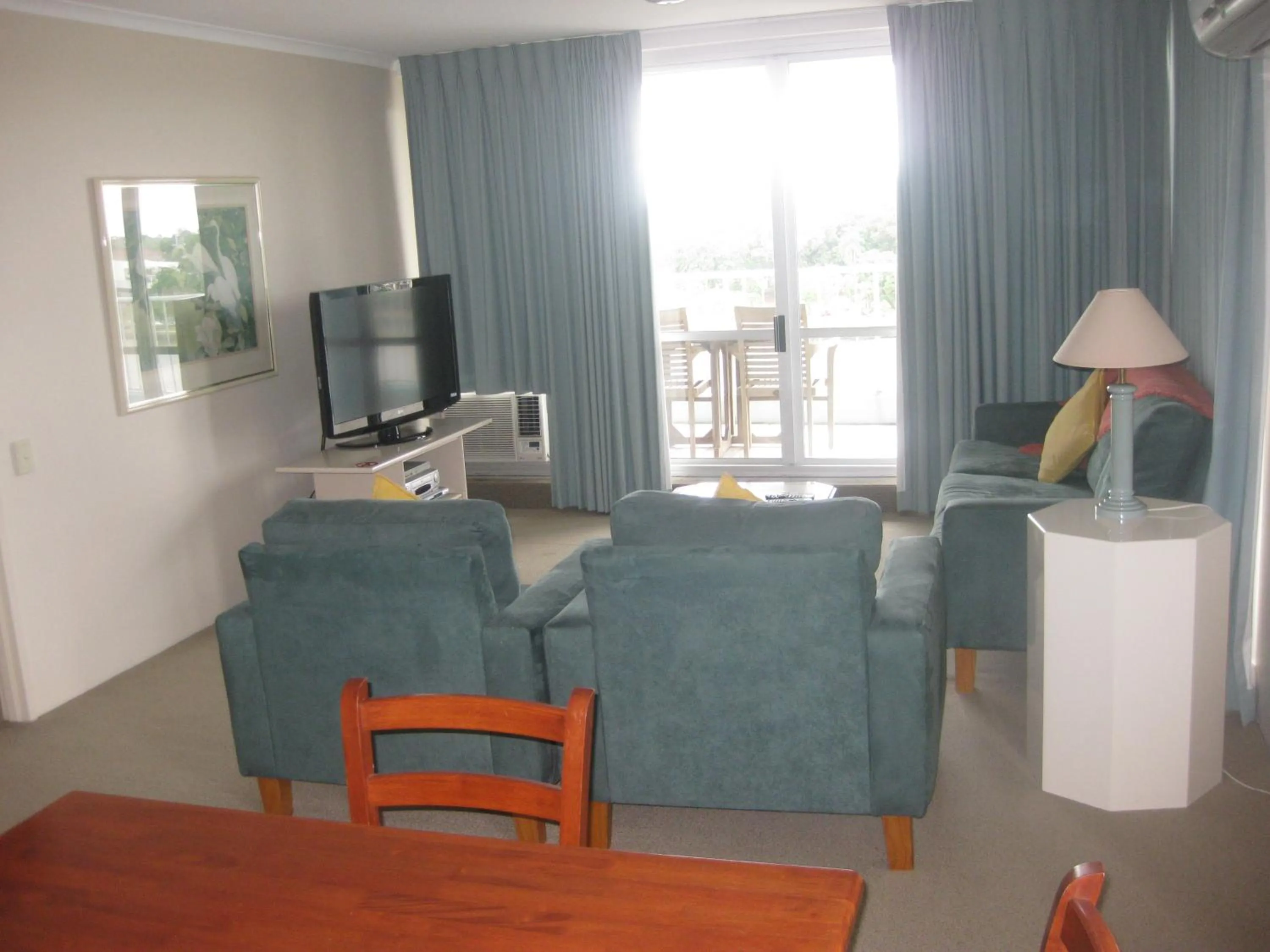 Day in Fairthorpe Apartments