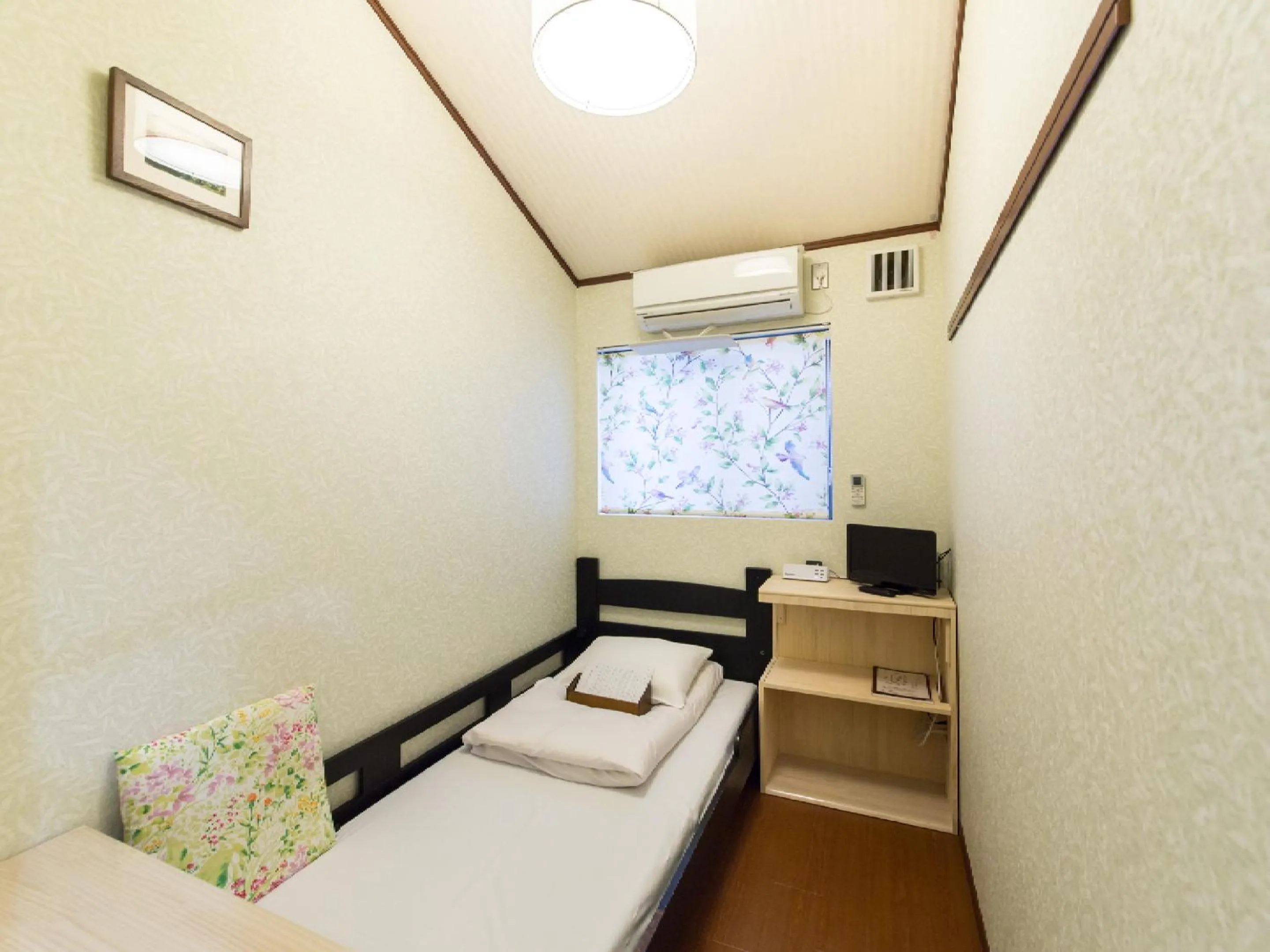 Single Room with Shared Bathroom - single occupancy in Woman Only Guesthouse Nanohana (Female only)
