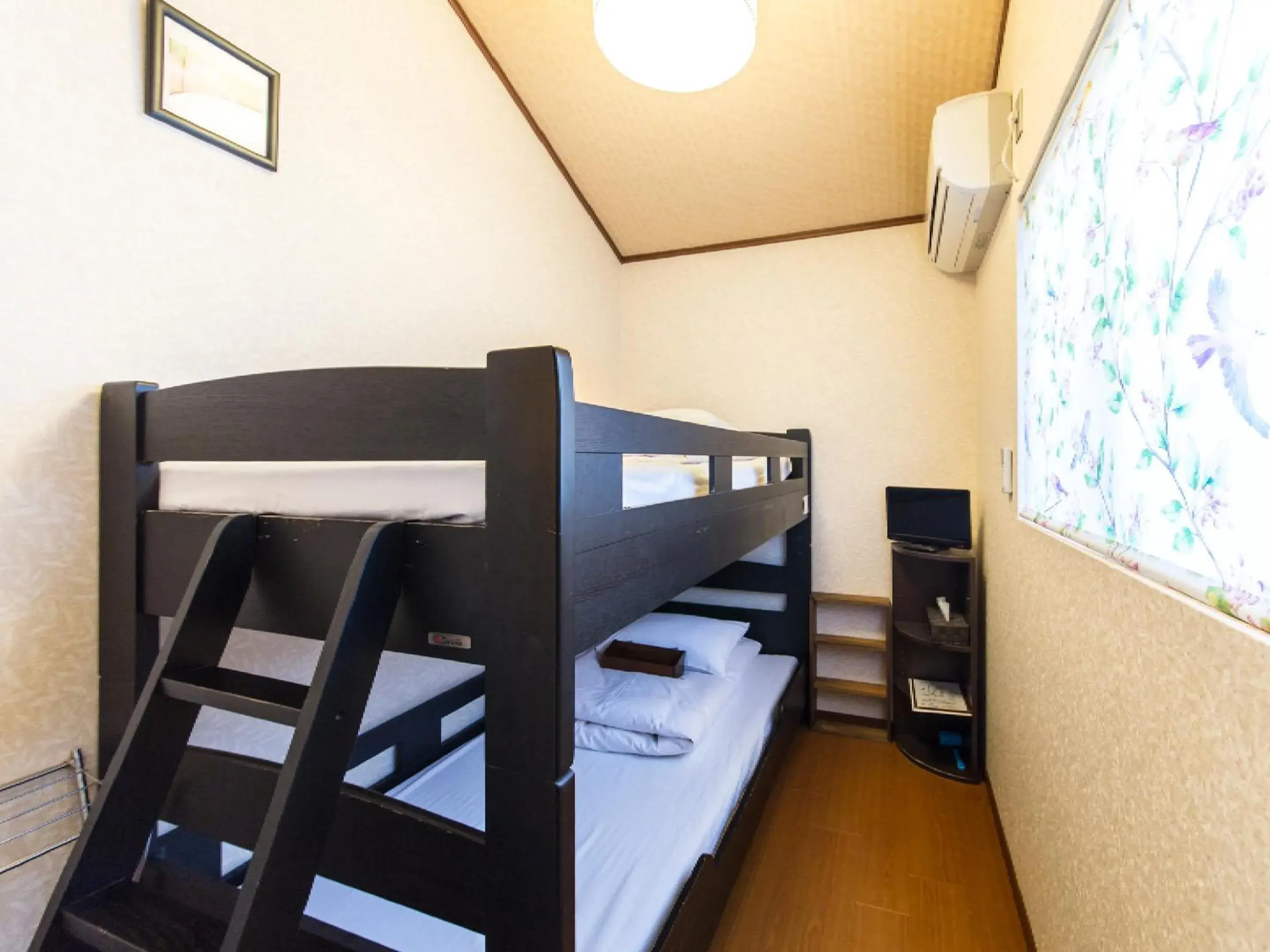 Female Twin Room with Bunk Beds - single occupancy in Woman Only Guesthouse Nanohana (Female only) Female Twin Room with Bunk Beds - single occupancy in Woman Only Guesthouse Nanohana (Female only)