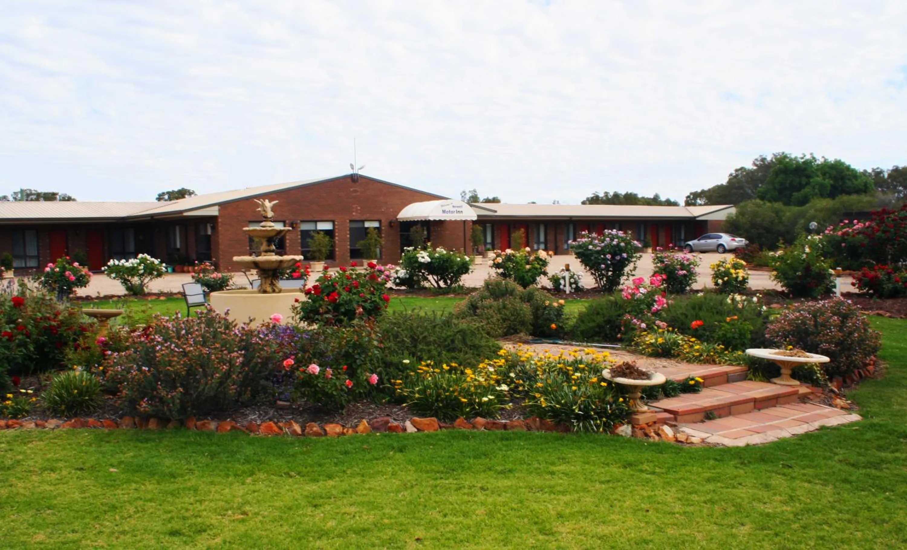 Garden in Newell Motor Inn Narrandera