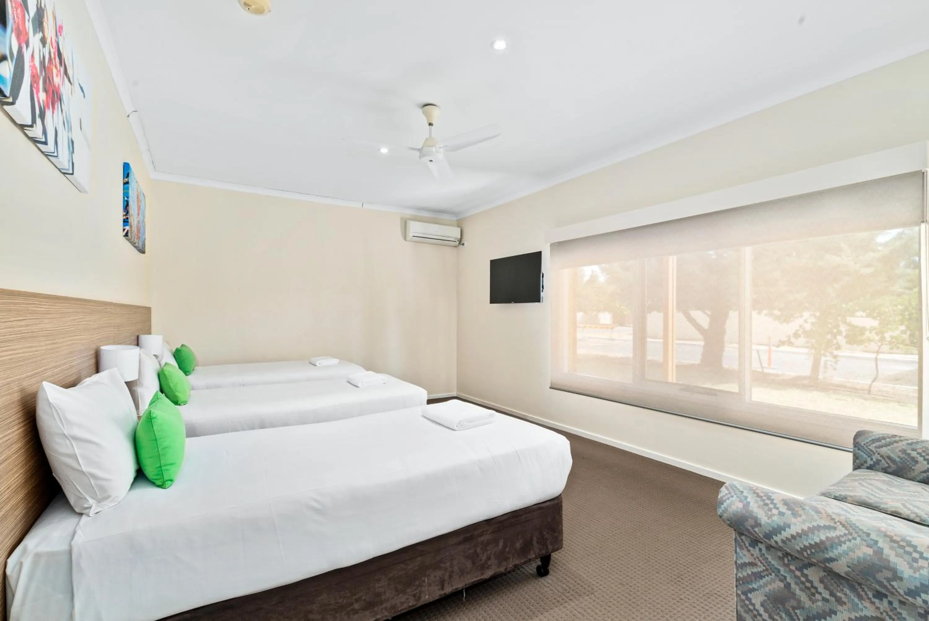 Bed in Comfort Inn Bishops Lodge