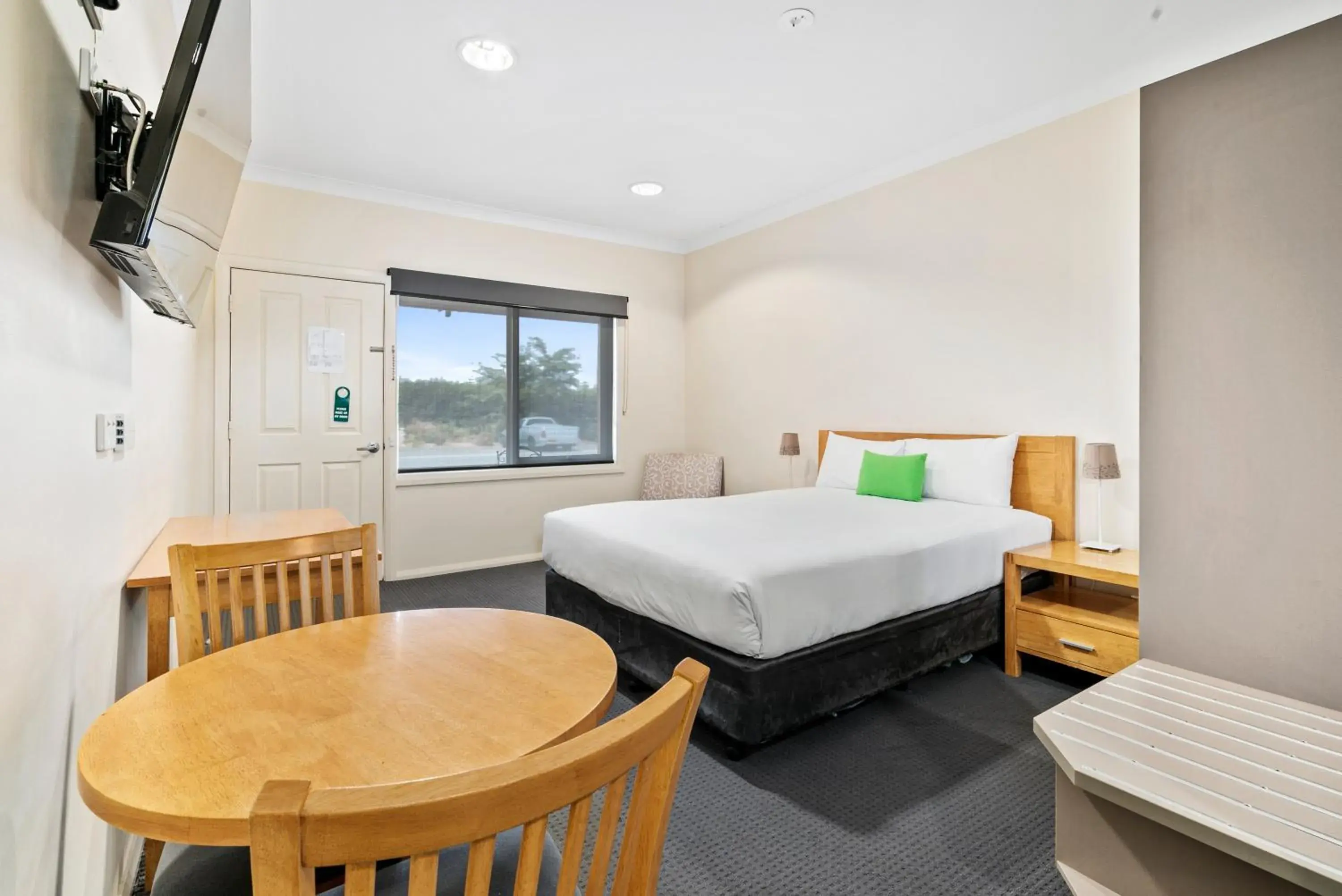 Queen Room - Disability Access/Non Smoking/Ground floor in Comfort Inn Bishops Lodge Queen Room - Disability Access/Non Smoking/Ground floor in Comfort Inn Bishops Lodge