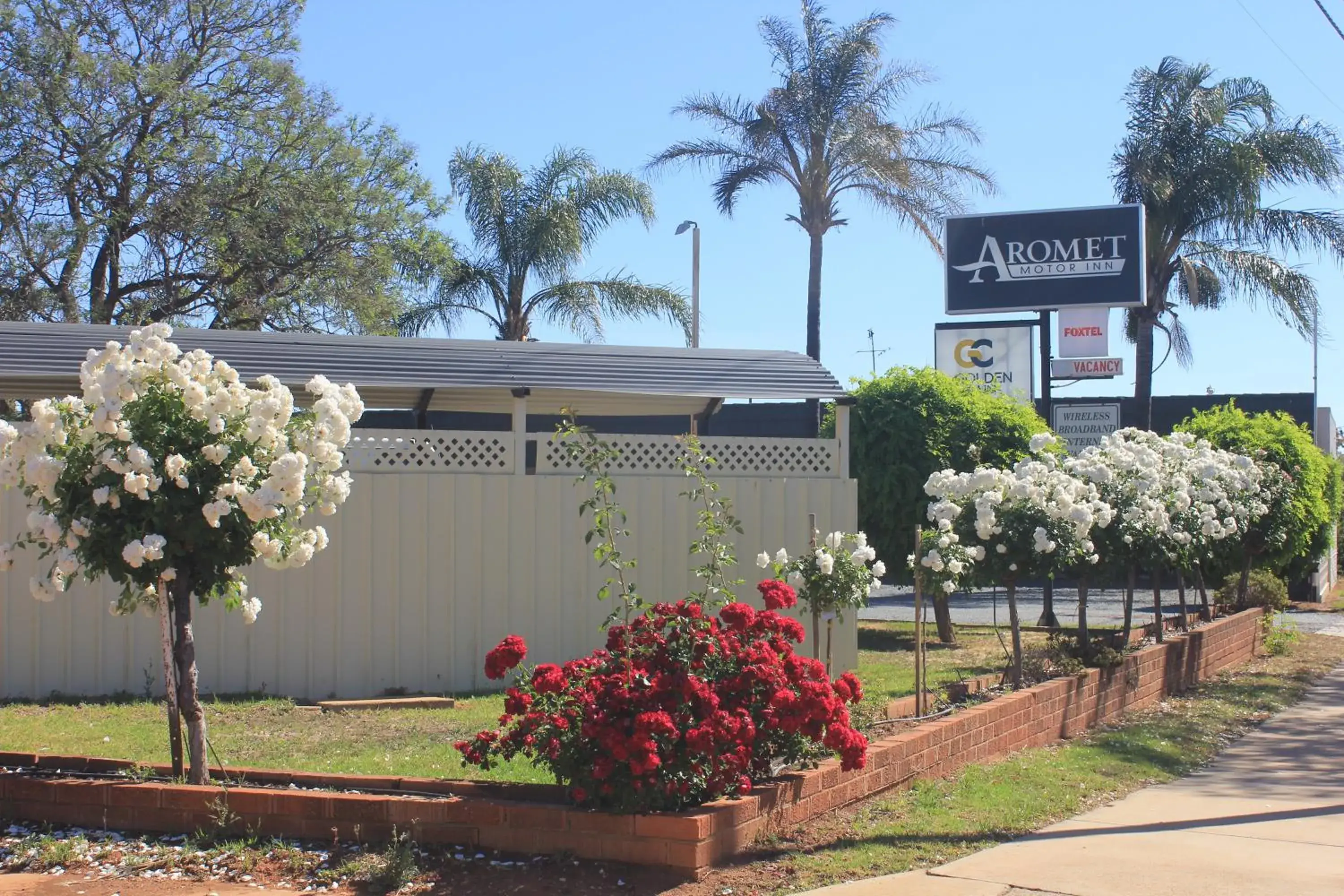 Property building in Aromet Motor Inn Property building in Aromet Motor Inn