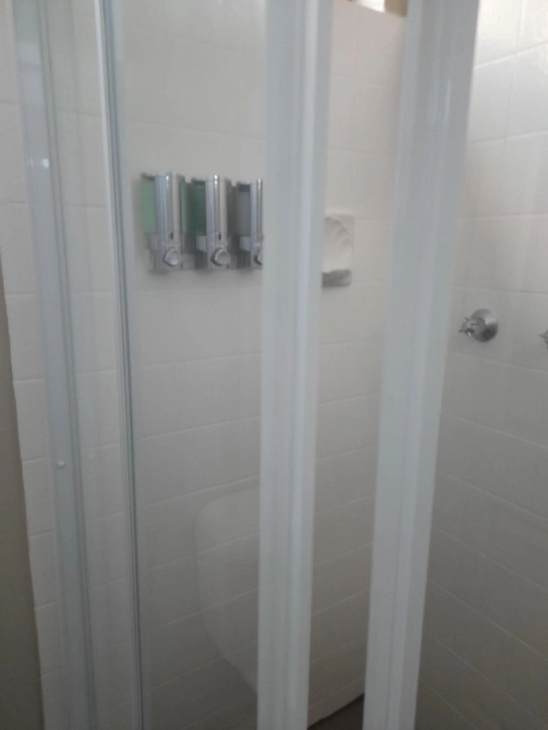 Shower in Aromet Motor Inn