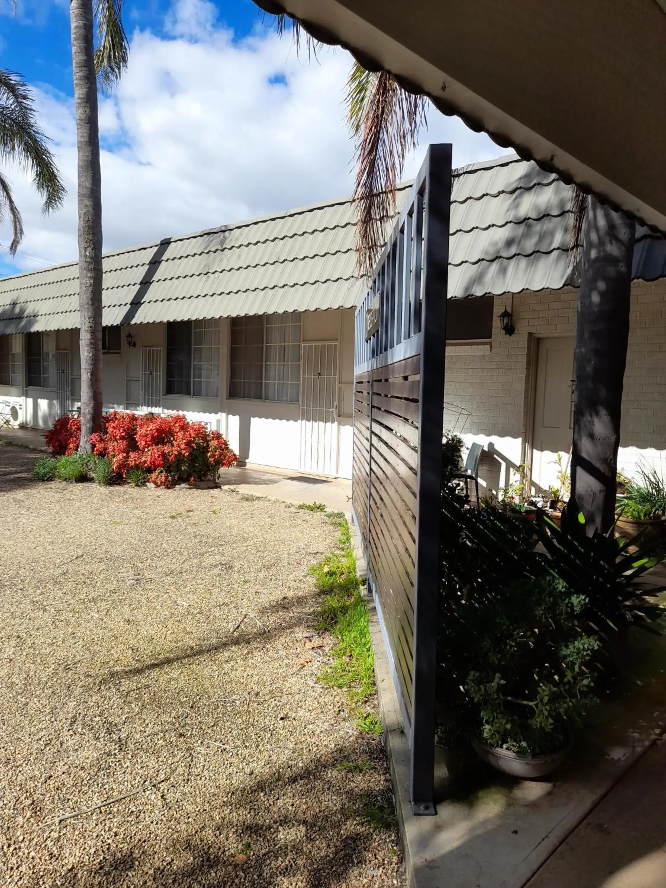 Property building in Aromet Motor Inn Property building in Aromet Motor Inn