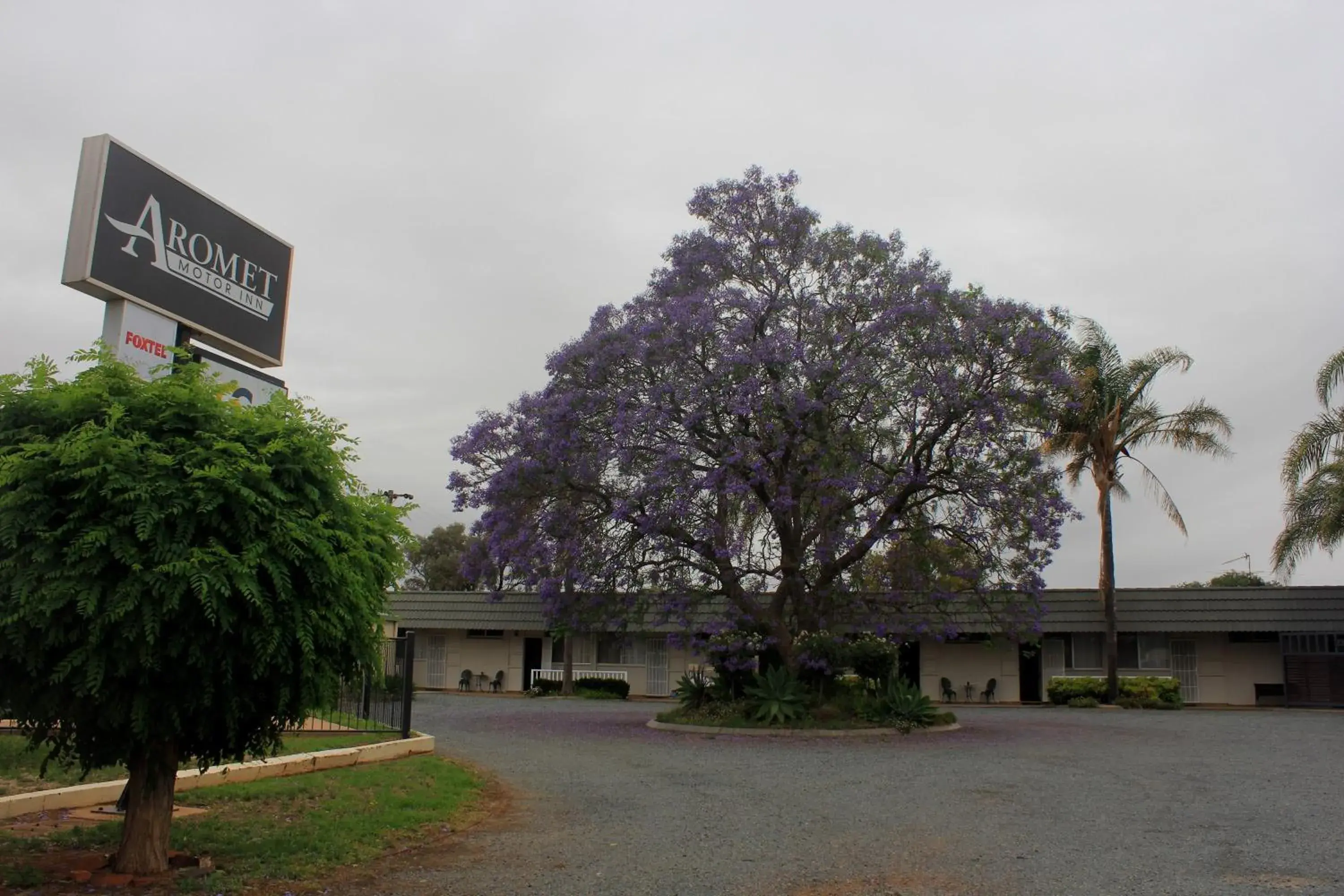 Property building in Aromet Motor Inn Property building in Aromet Motor Inn