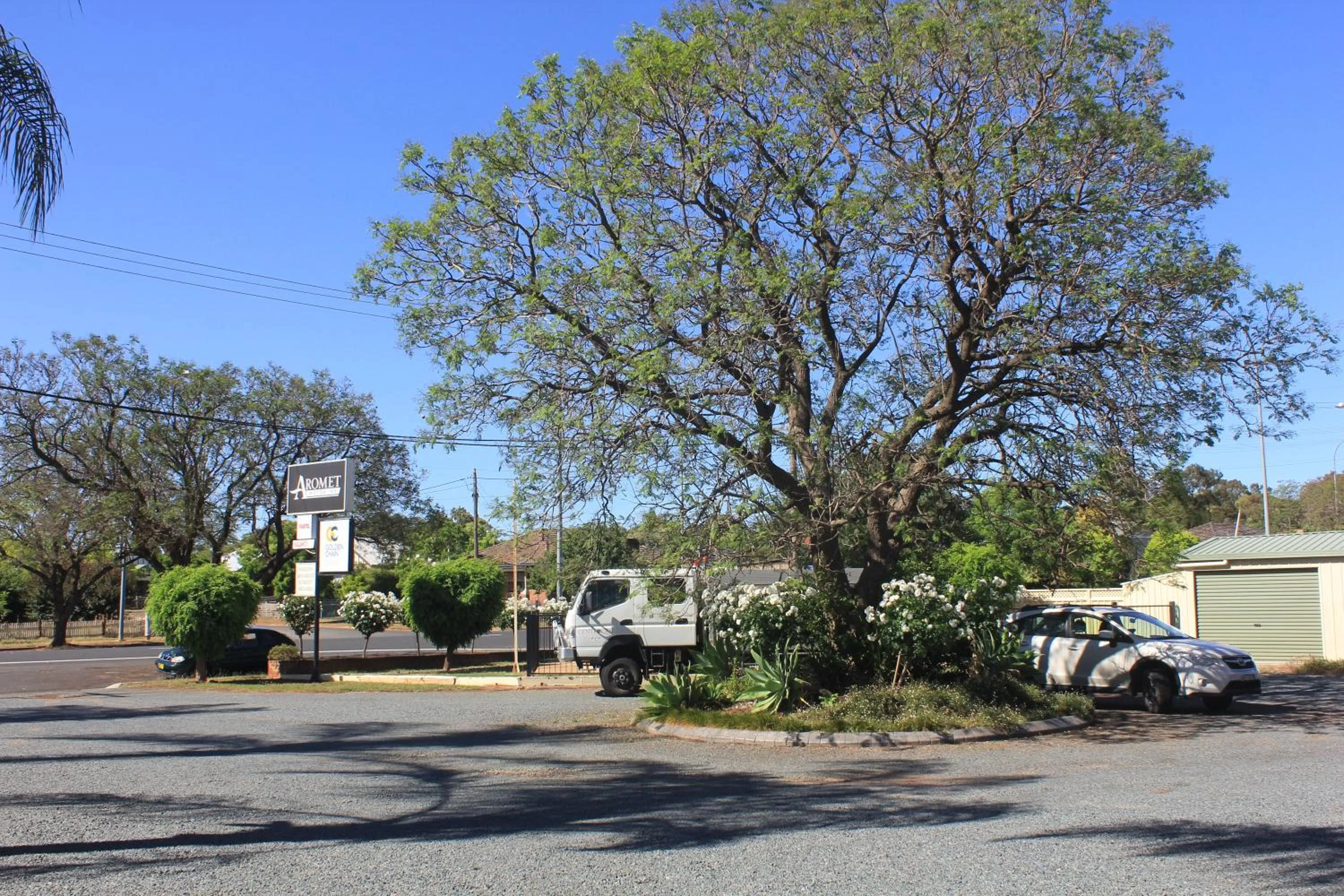 Area and facilities in Aromet Motor Inn