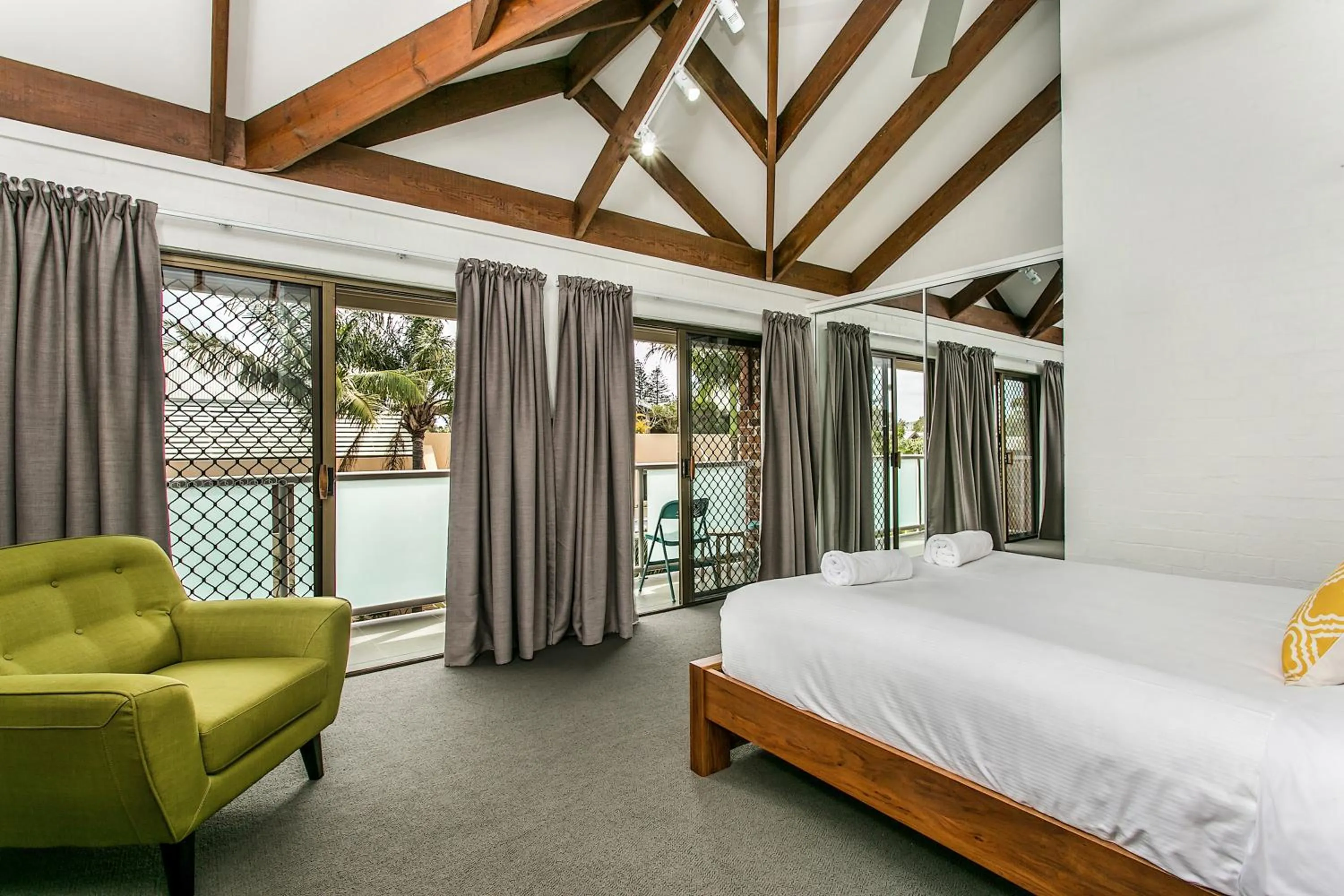 Bed in The Terraces Main Beach