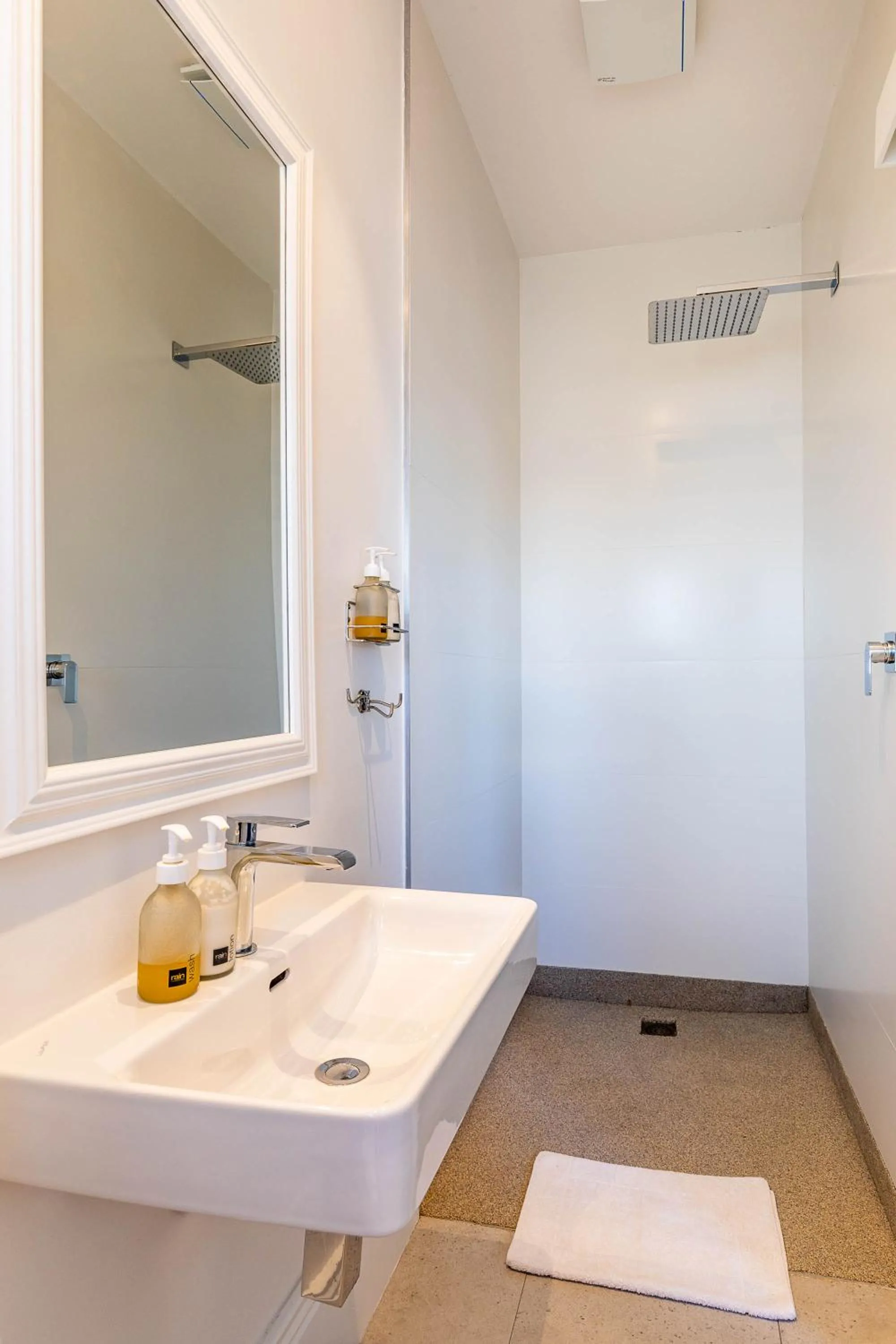 Oceans Guest House & Luxurious Apartments