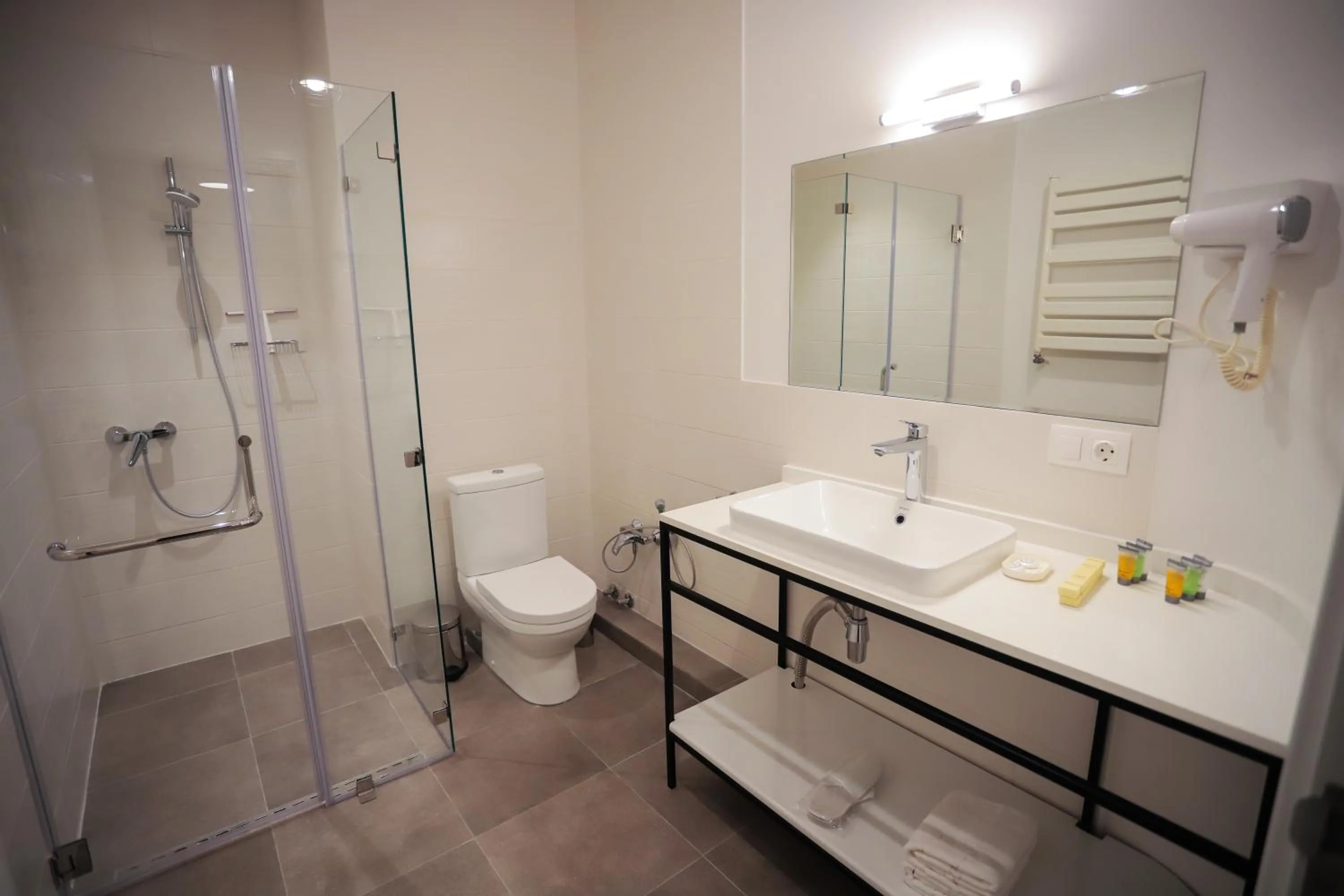 Shower in HOTEL SABU