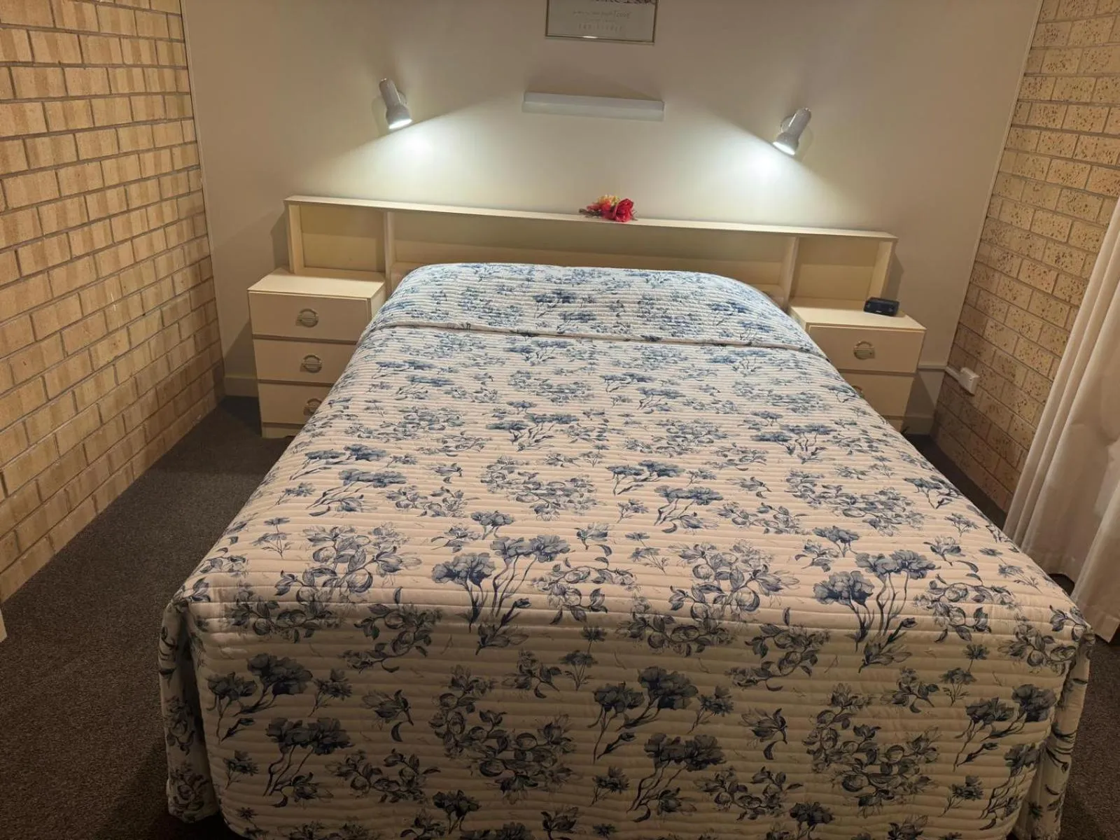 Bed in Lone Pine Motel