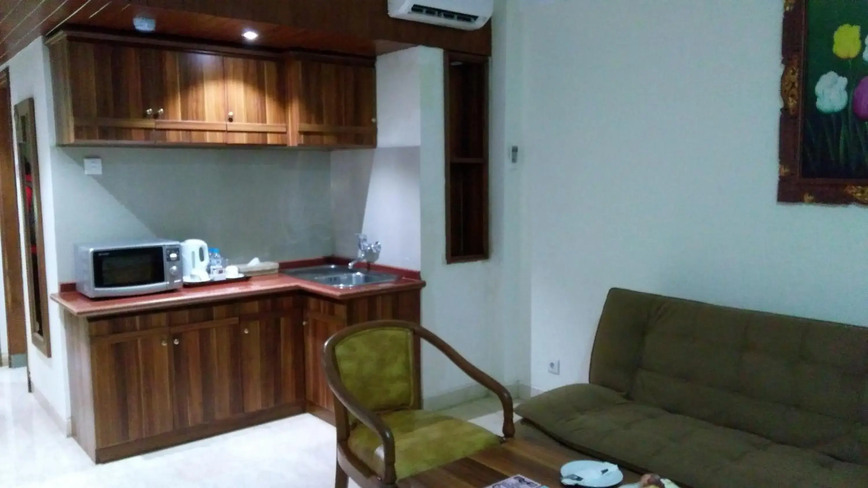 Living room, Kitchen/Kitchenette in Jayakarta Hotel Bali