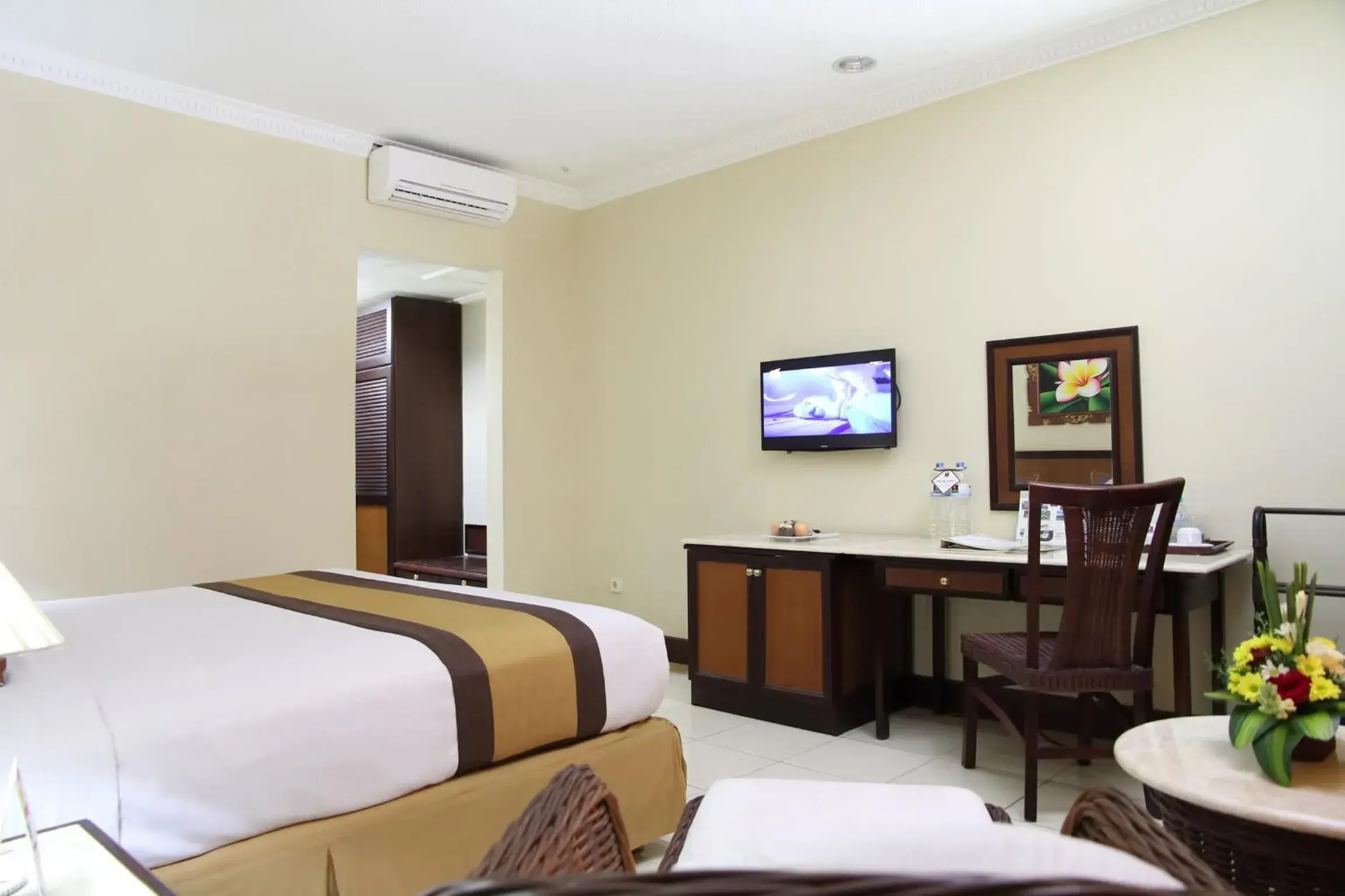 TV and multimedia, TV/Entertainment Center in Jayakarta Hotel Bali