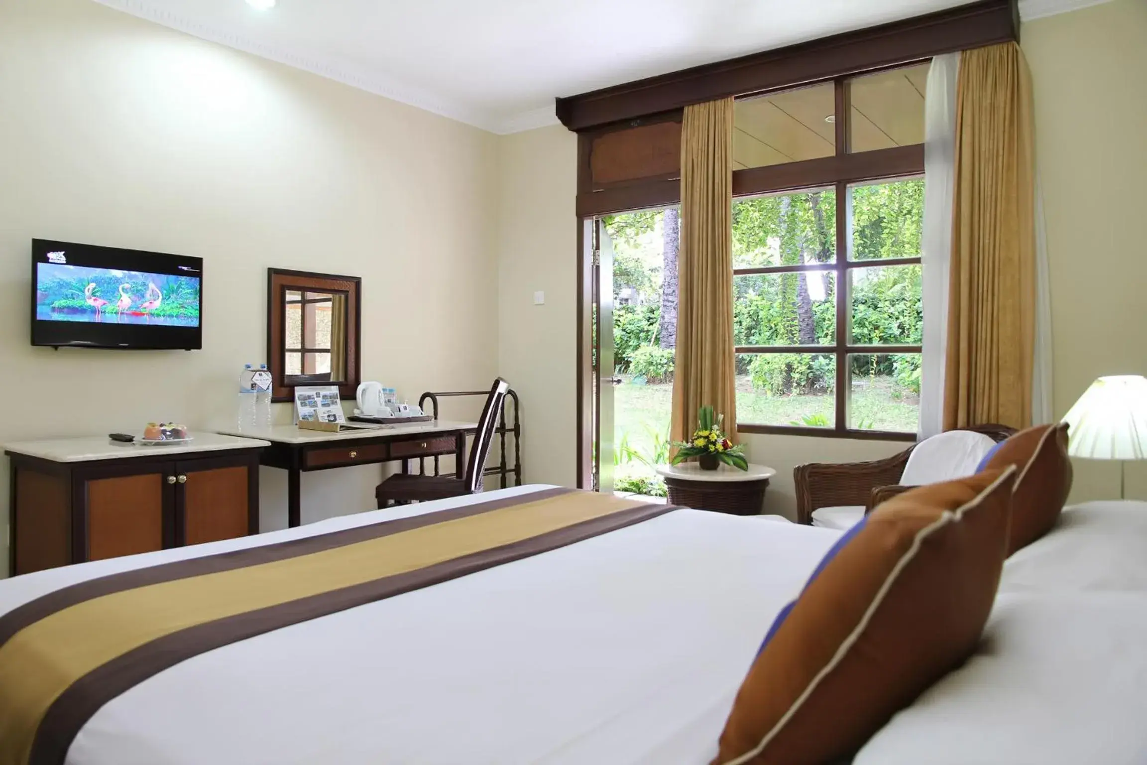 TV and multimedia, Bed in Jayakarta Hotel Bali