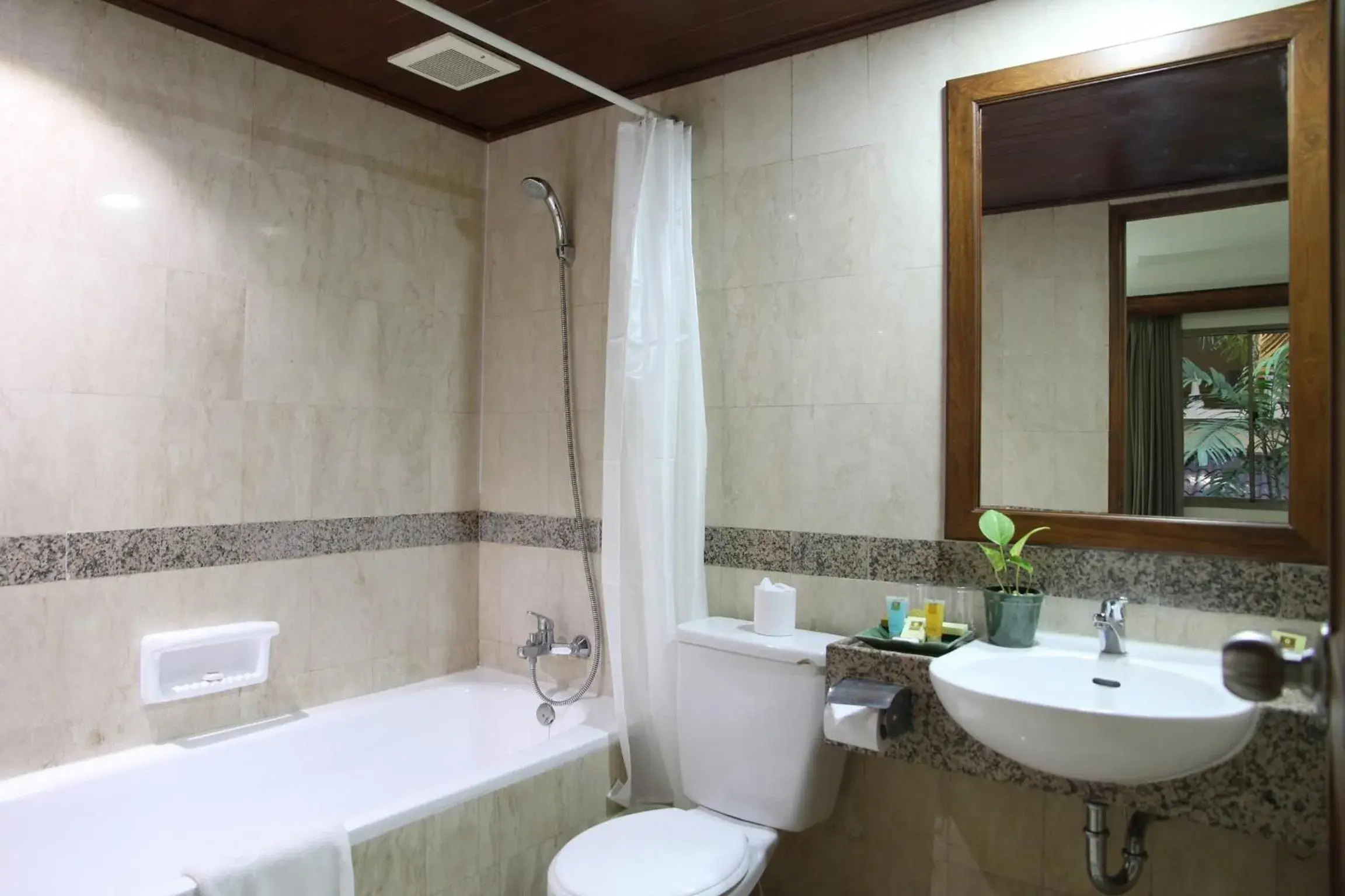 Shower, Bathroom in Jayakarta Hotel Bali