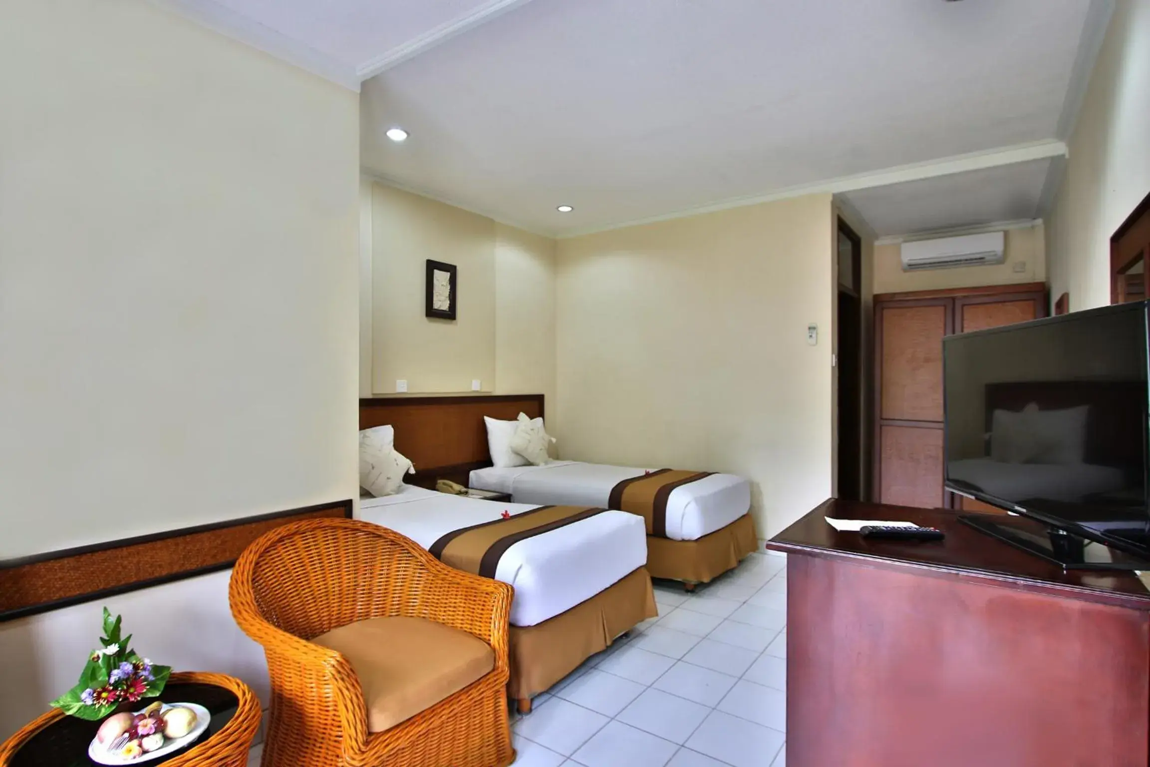 TV and multimedia in Jayakarta Hotel Bali
