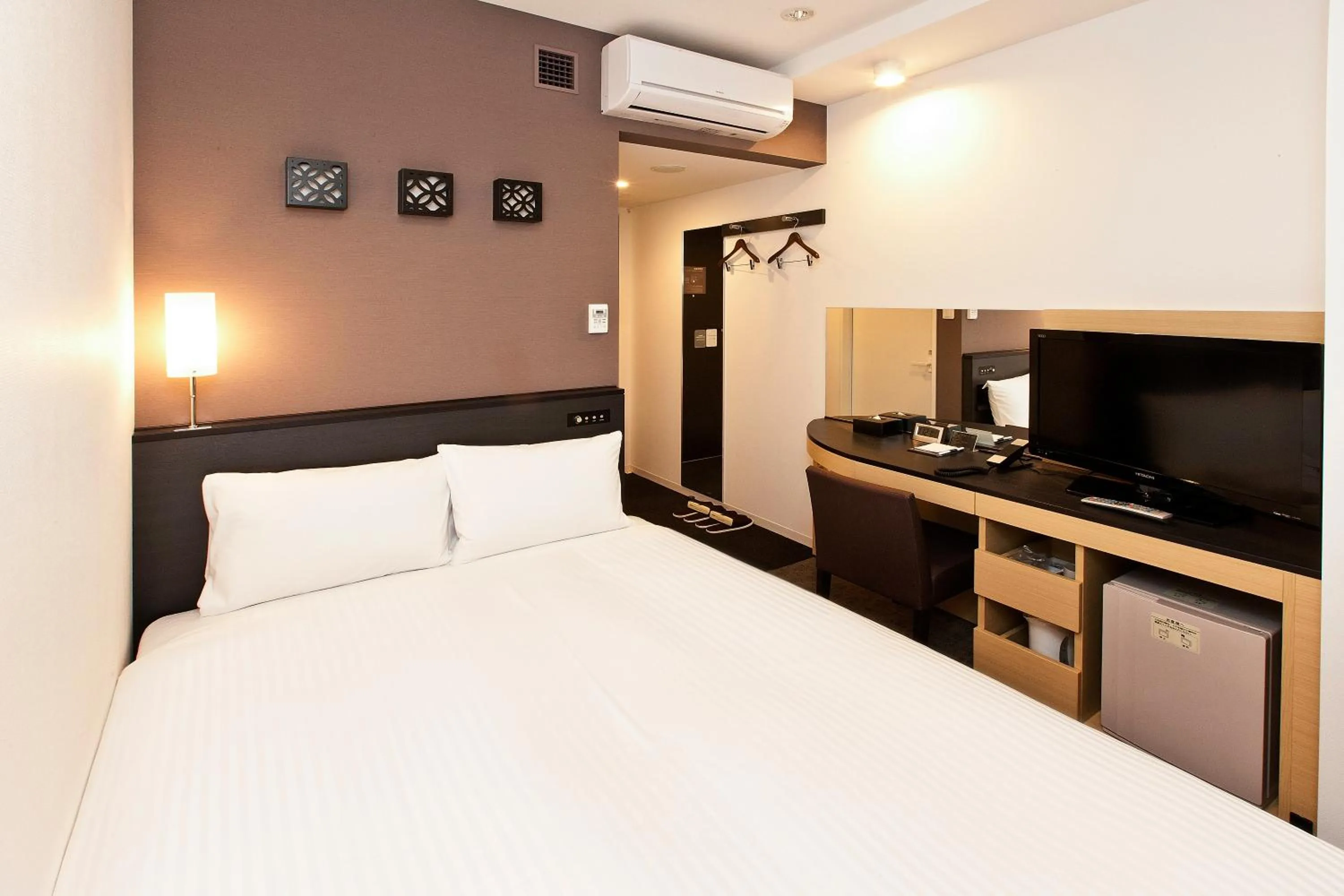 Bedroom, Bed in Sotetsu Fresa Inn Nihombashi-Ningyocho