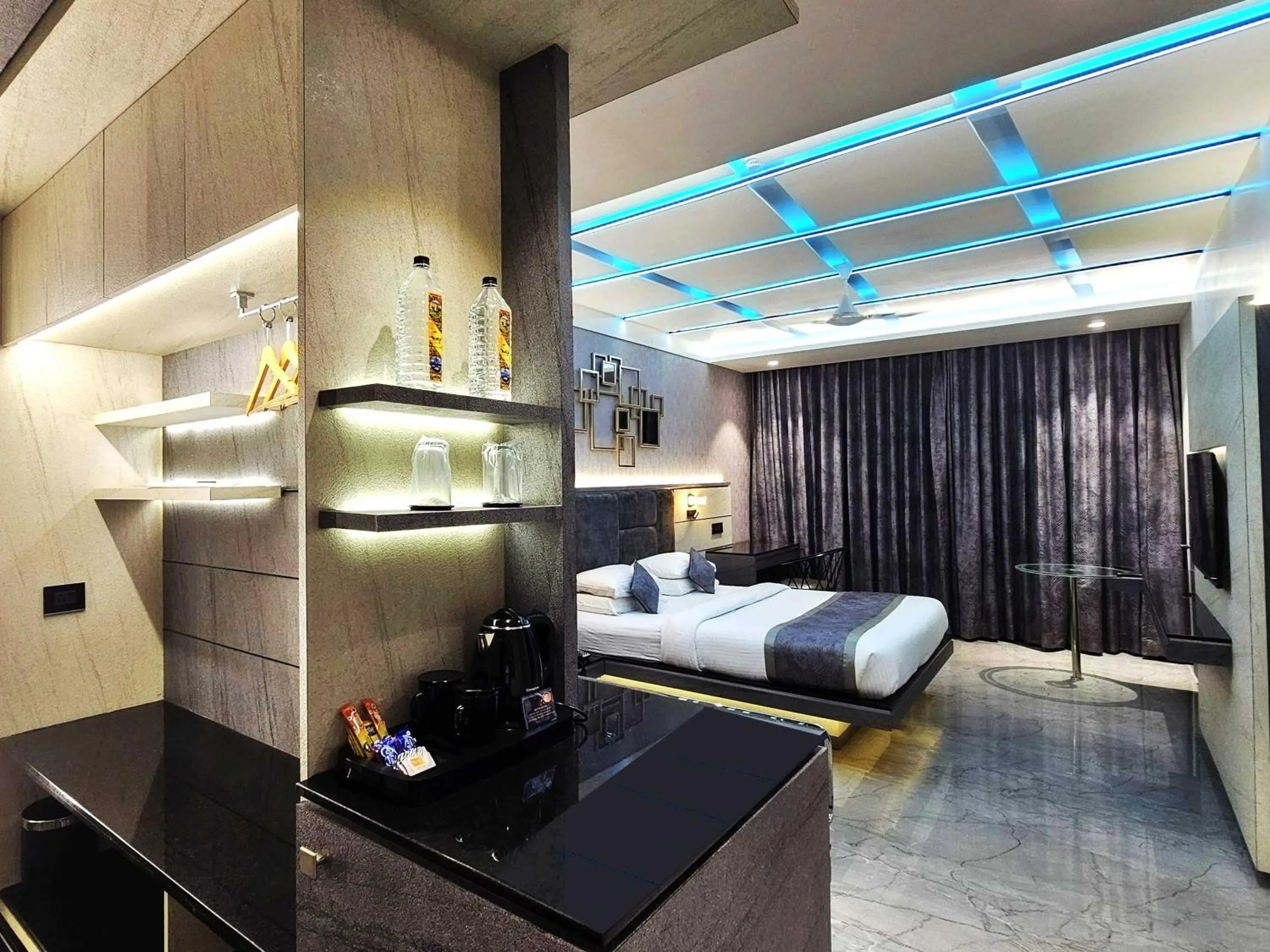 Kitchen or kitchenette, Bed in Malligi,Hampi