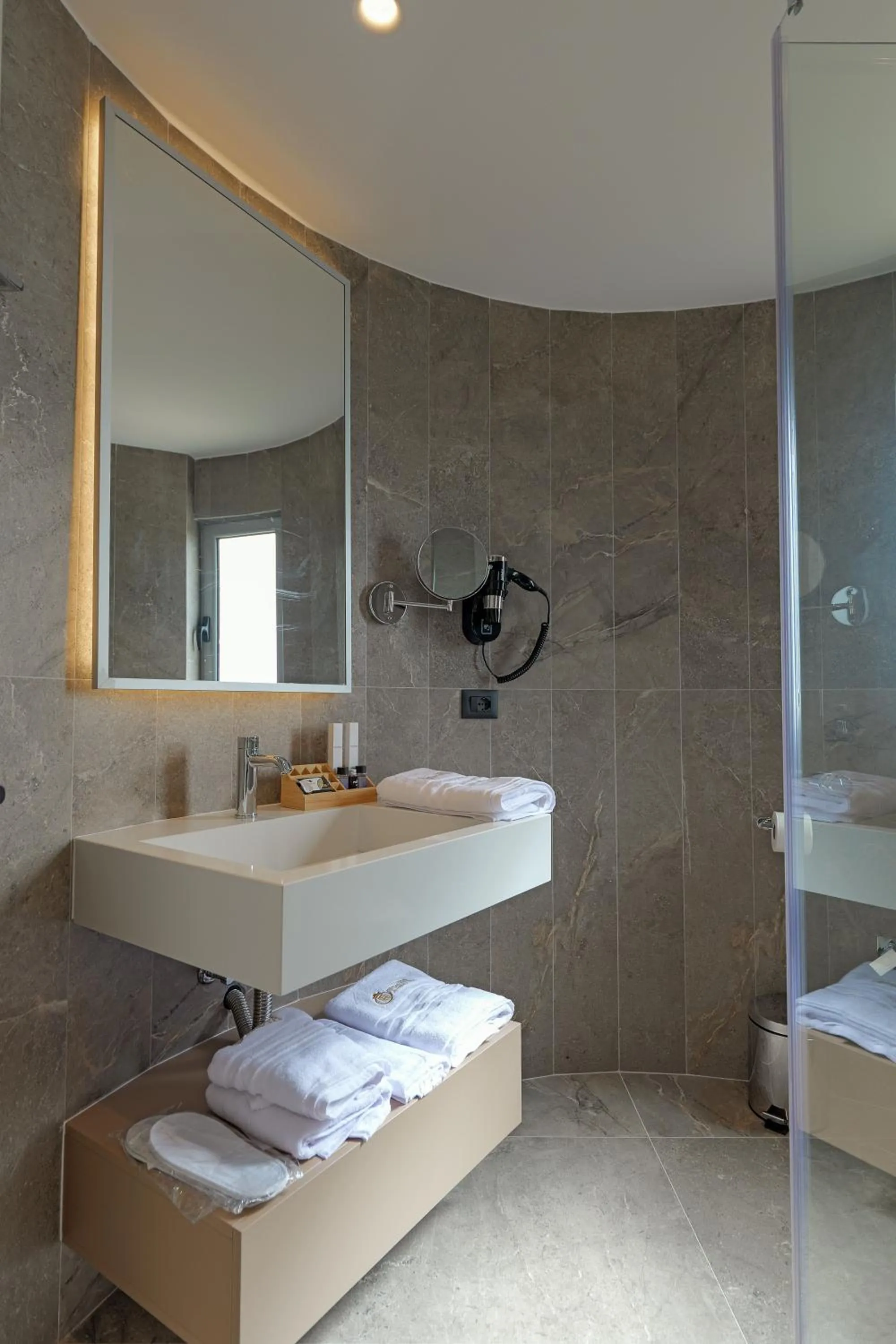 Bathroom in Hotel Teuta