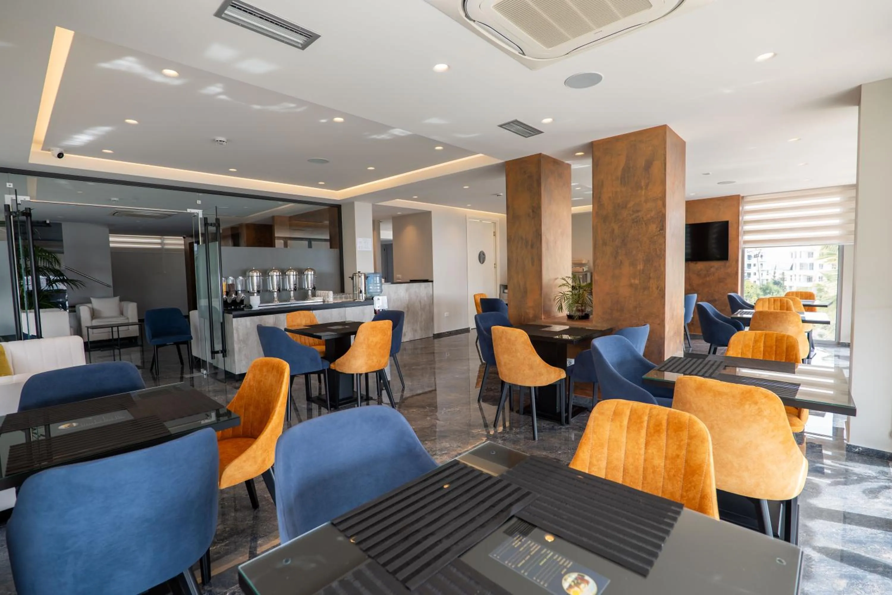 Restaurant/places to eat in Hotel Teuta