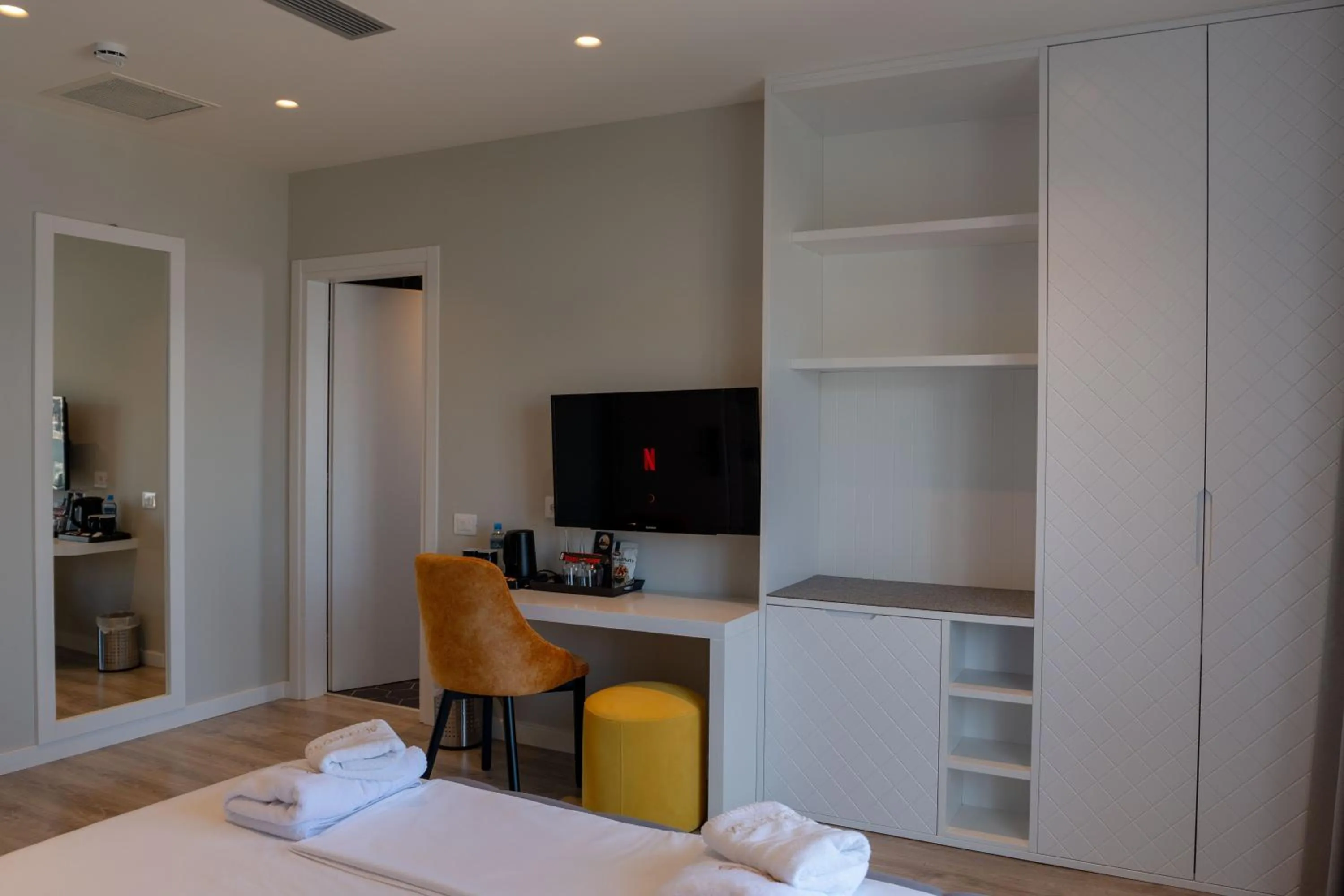 TV and multimedia, Bed in Hotel Teuta