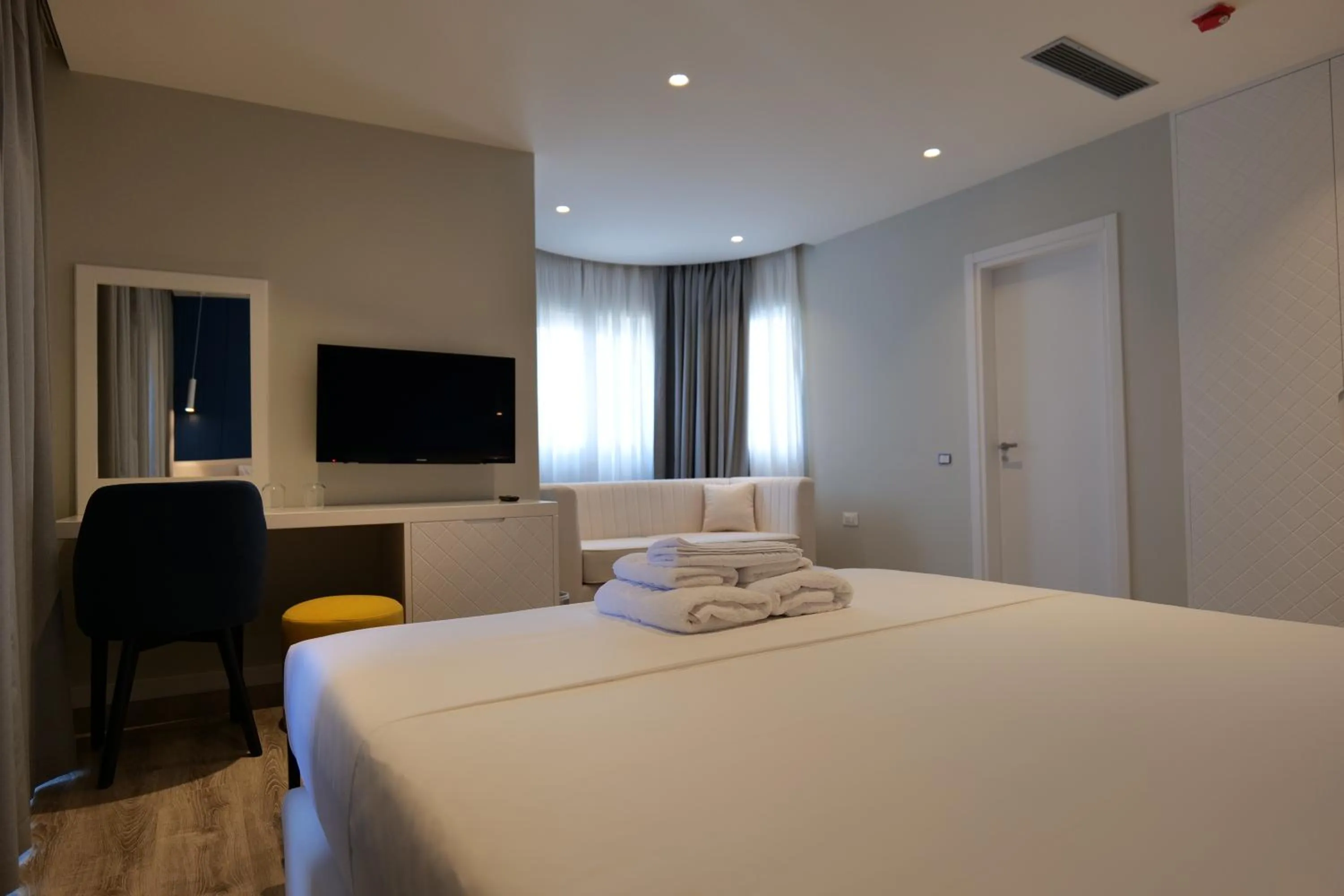 TV and multimedia, Bed in Hotel Teuta