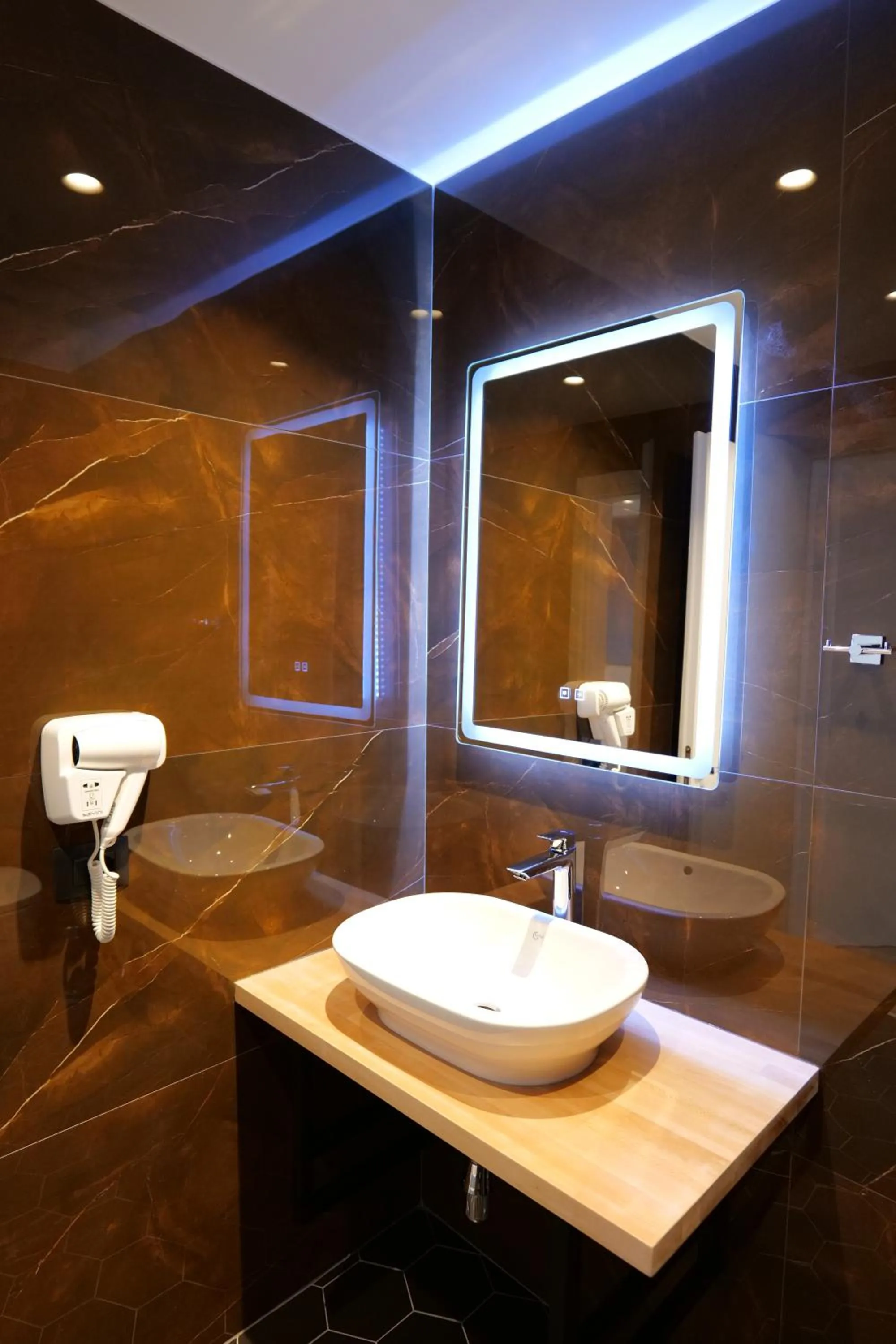 Bathroom in Hotel Teuta