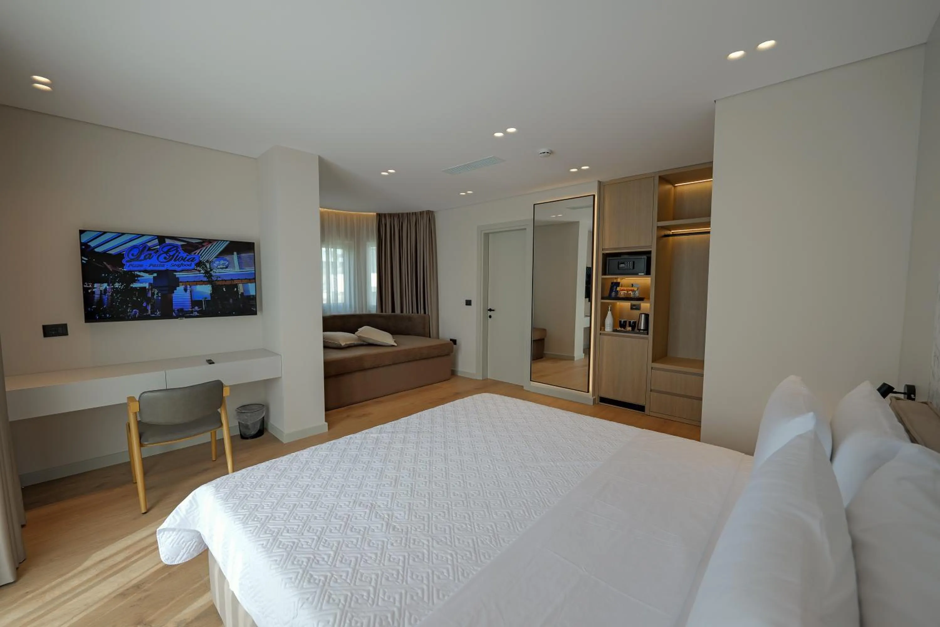 Photo of the whole room, Bed in Hotel Teuta