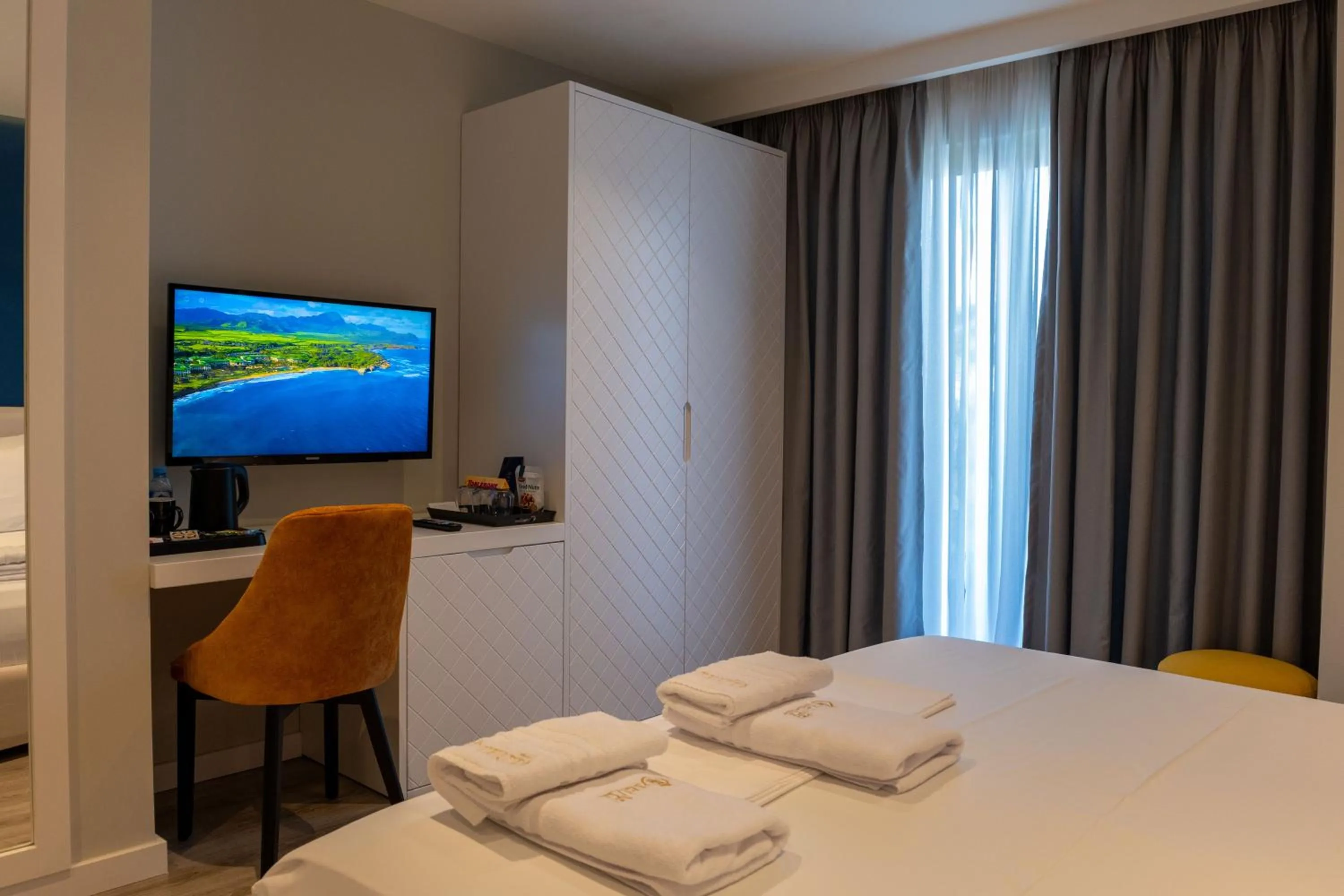 TV and multimedia, Bed in Hotel Teuta