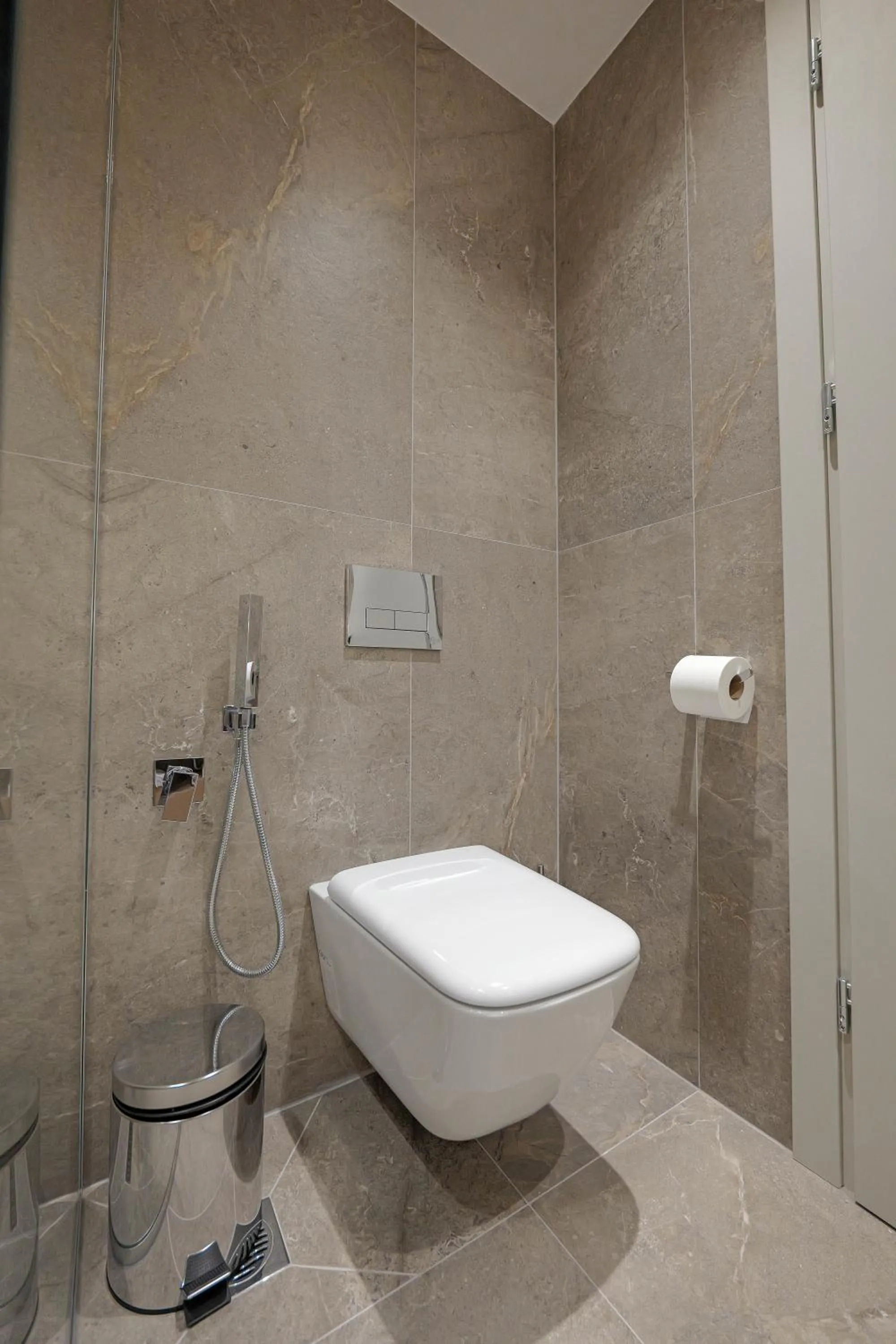 Toilet in Hotel Teuta