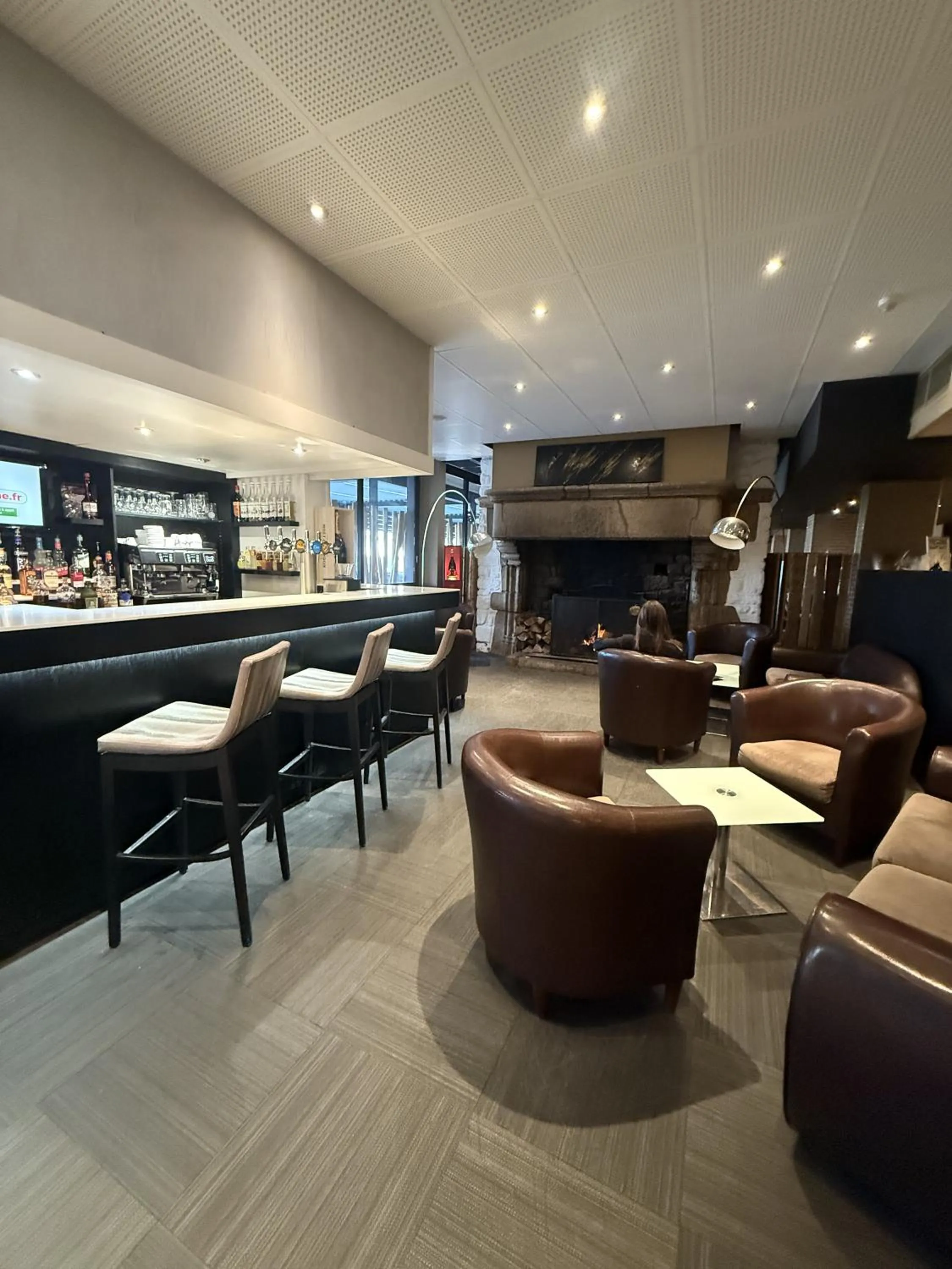 Lounge or bar in BRIT HOTEL - RESTAURANT Saint-Brieuc Langueux