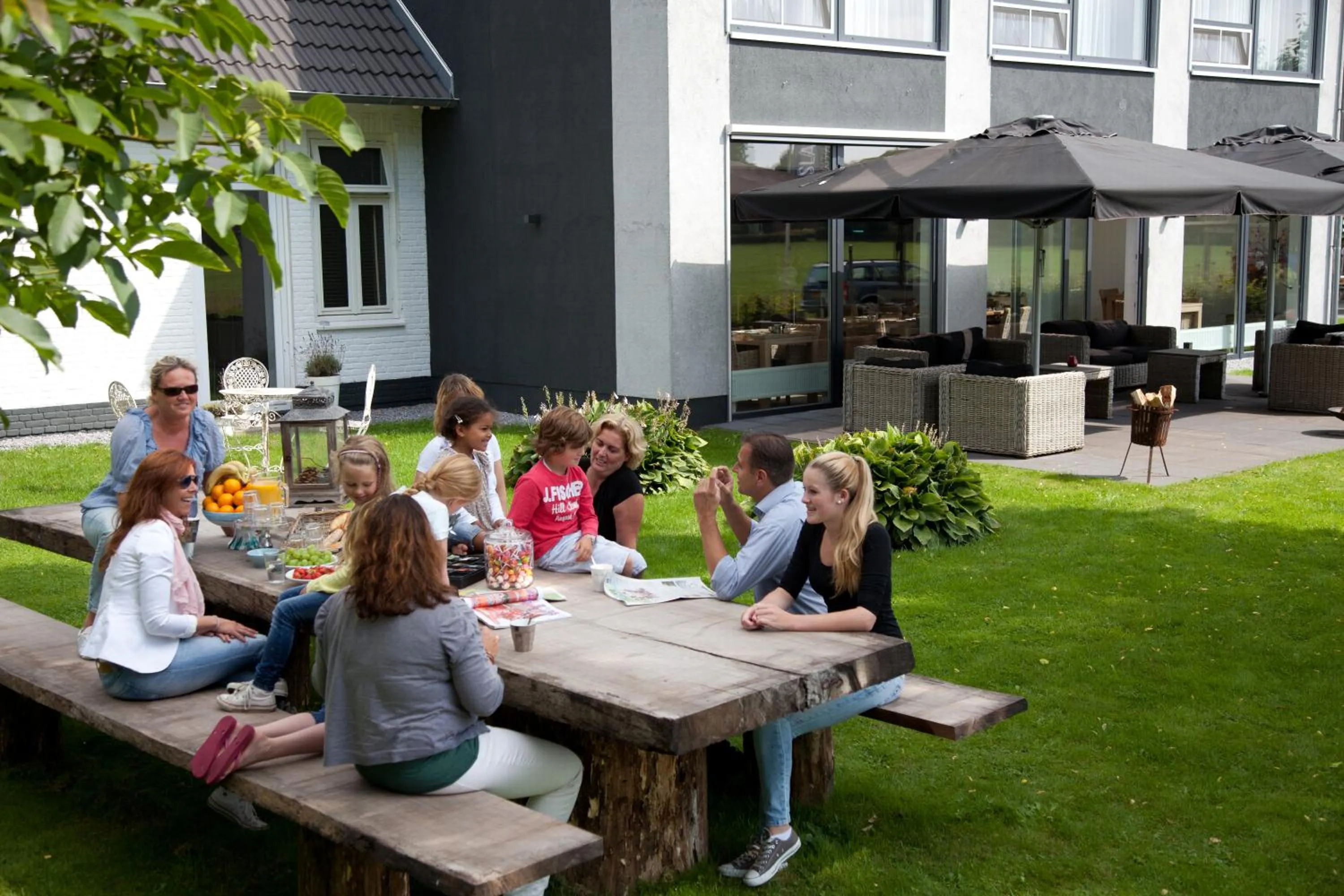 People in De Slaapfabriek vakantiehuis en trainingslocatie