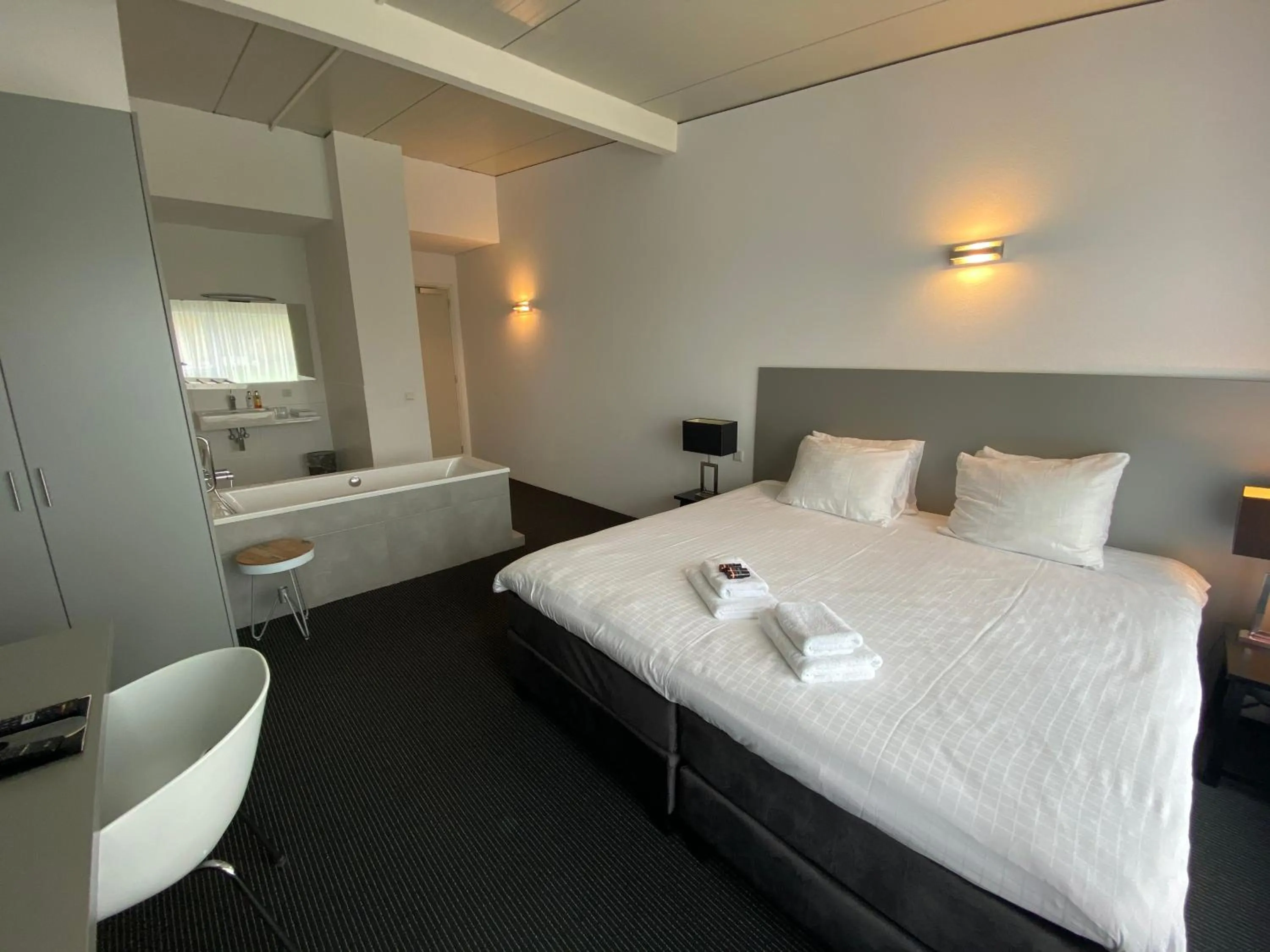 Property building, Bed in De Slaapfabriek vakantiehuis en trainingslocatie