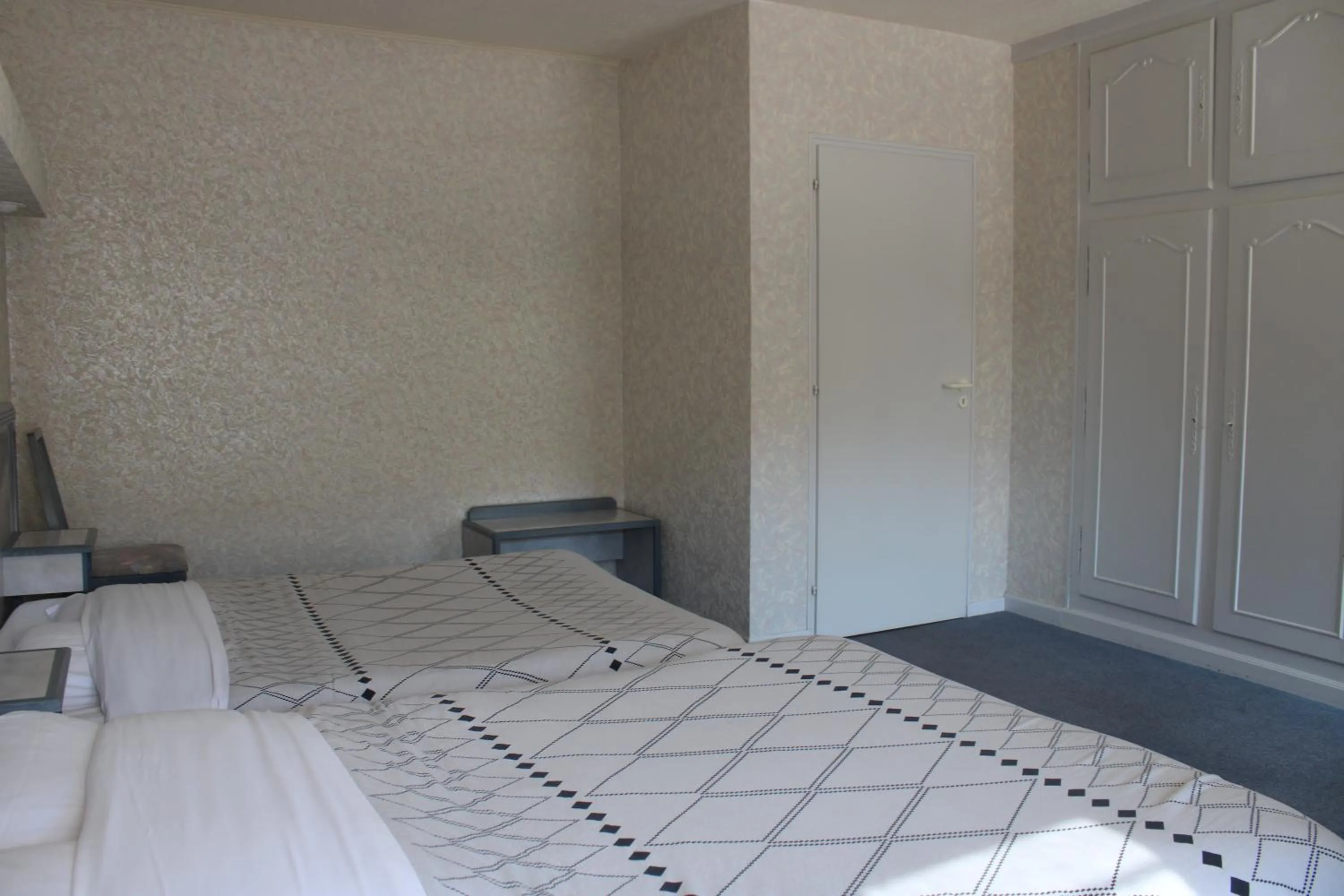 Bedroom, Bed in Le Commerce