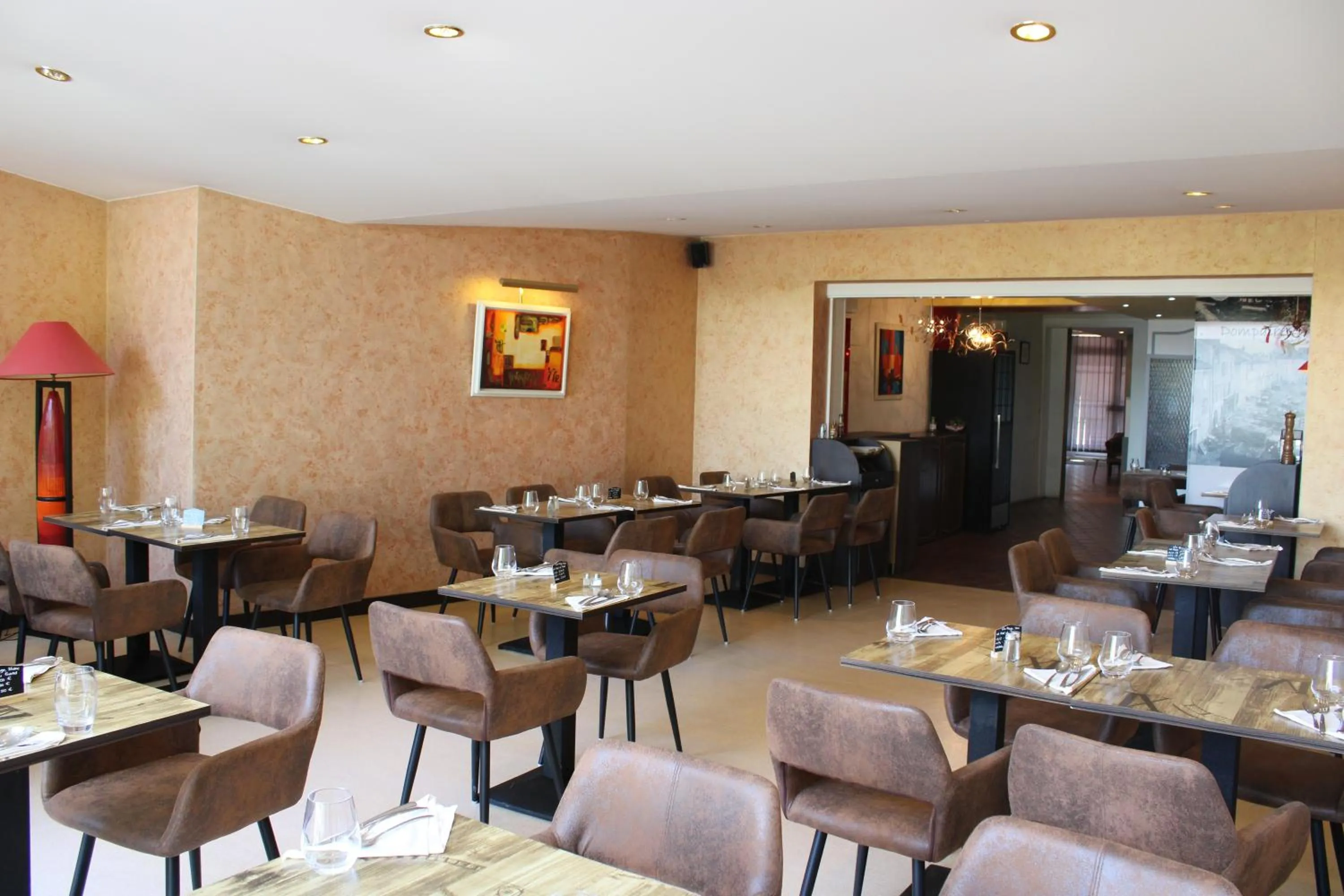 Restaurant/places to eat in Le Commerce