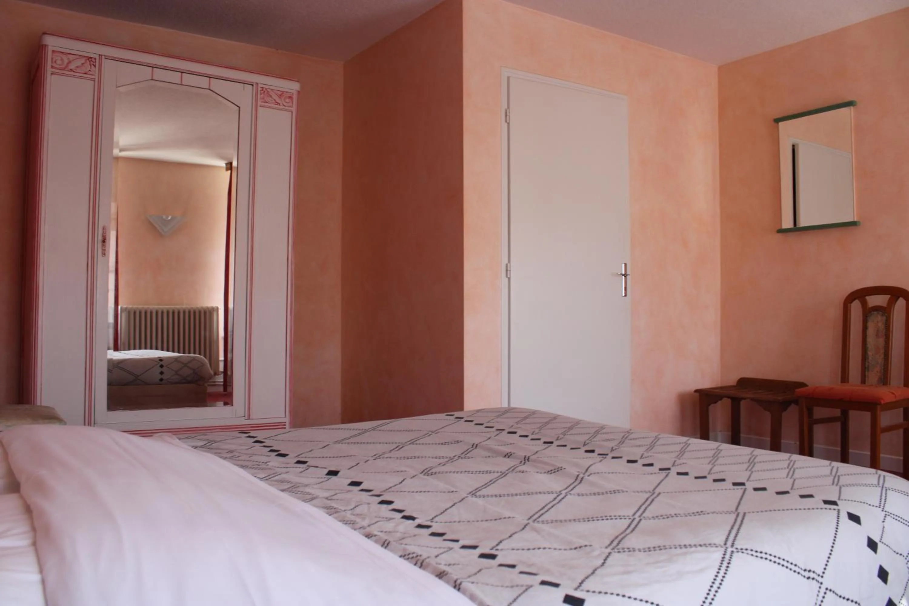 Bedroom, Bed in Le Commerce