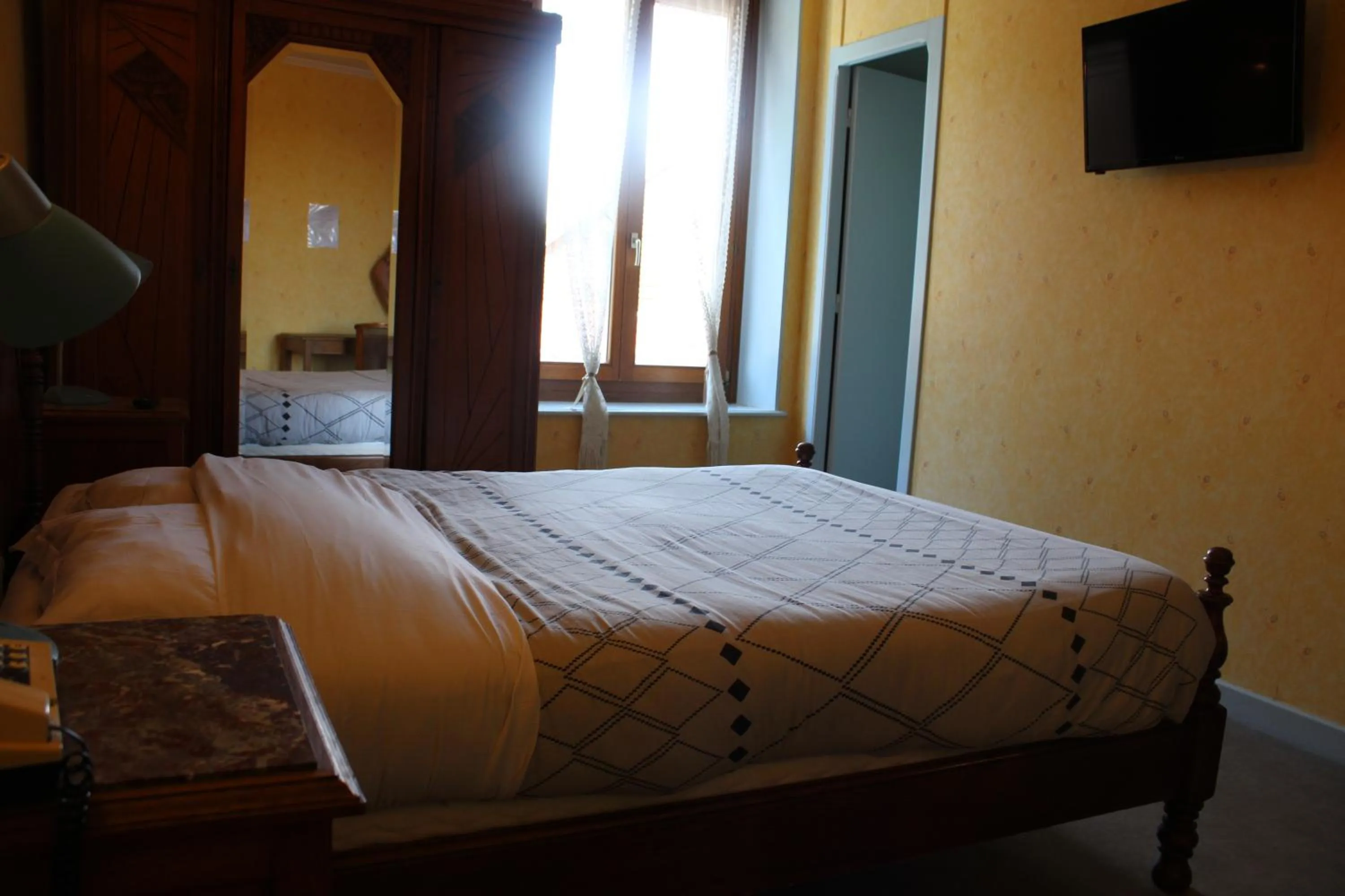 Bedroom, Bed in Le Commerce