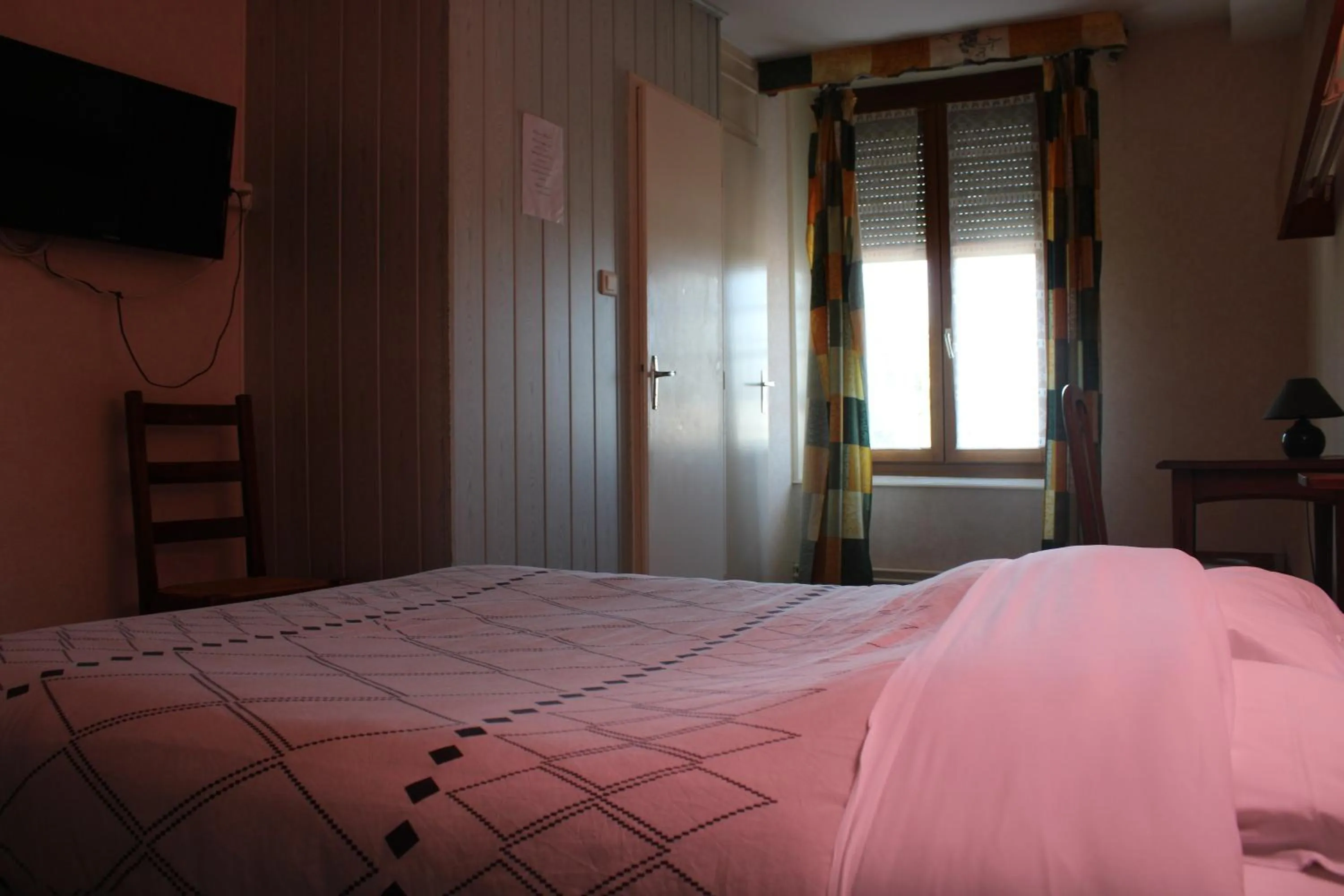 Bedroom, Bed in Le Commerce