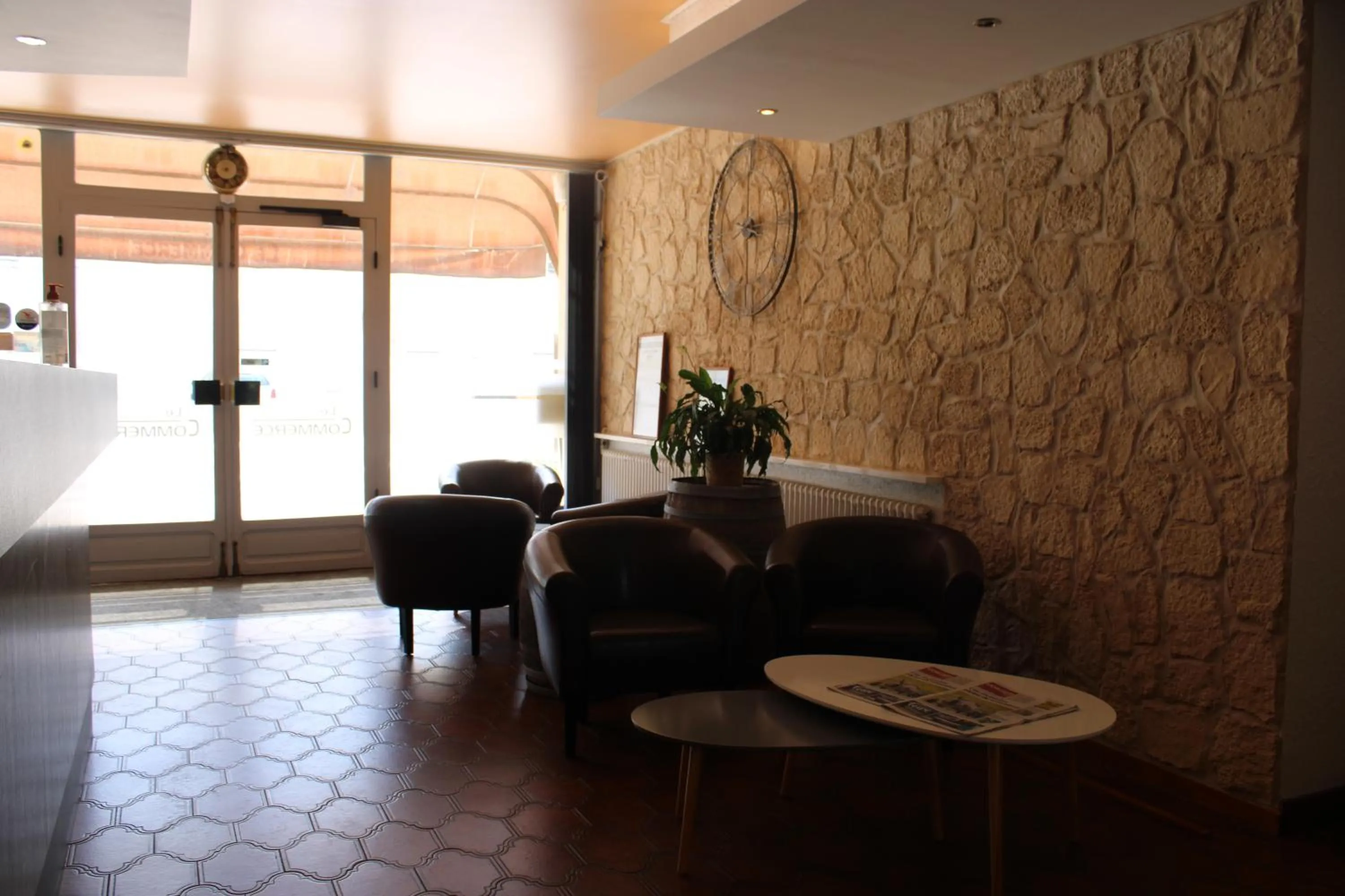 Lounge or bar in Le Commerce