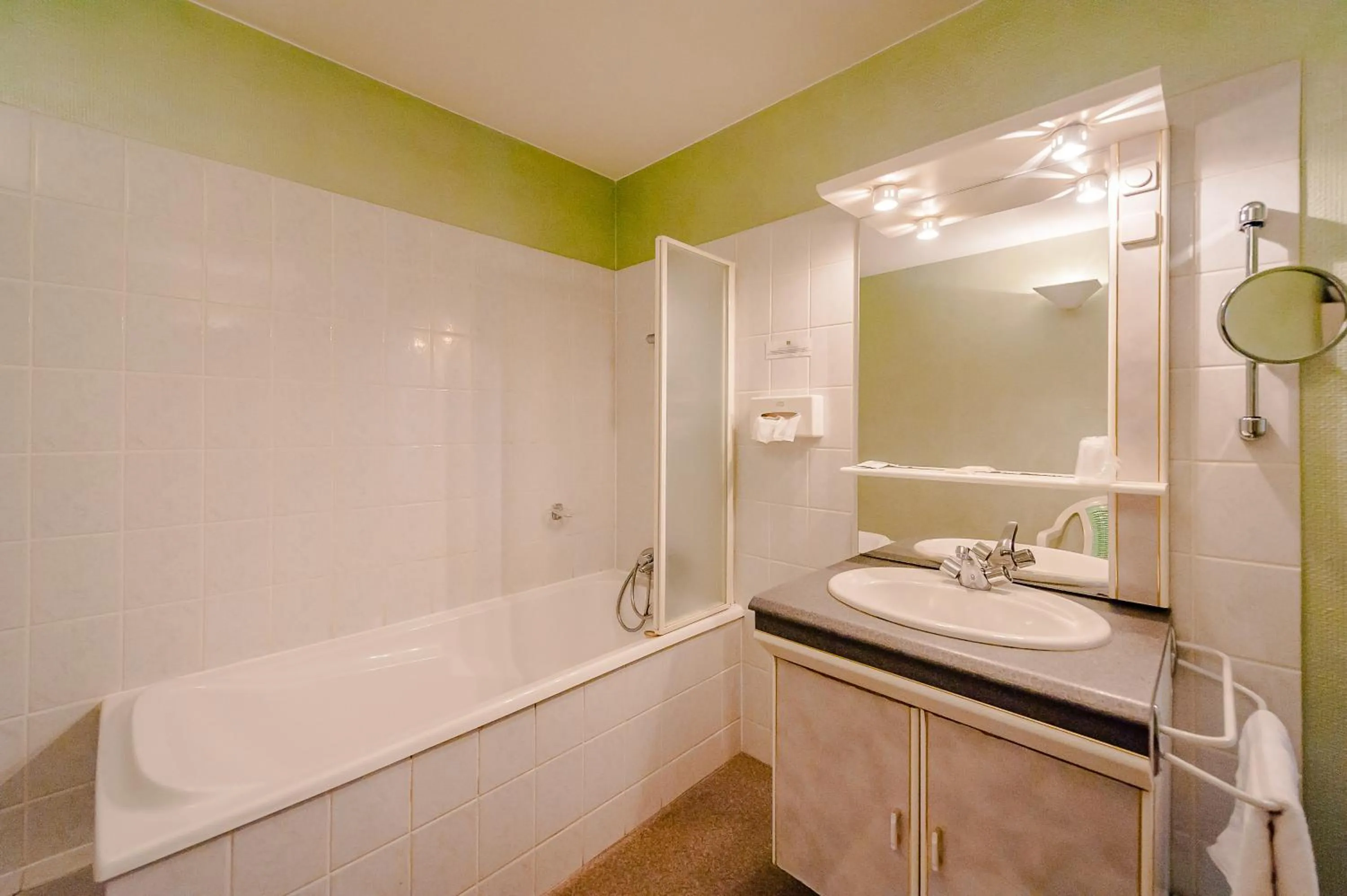 Bathroom in Le Commerce