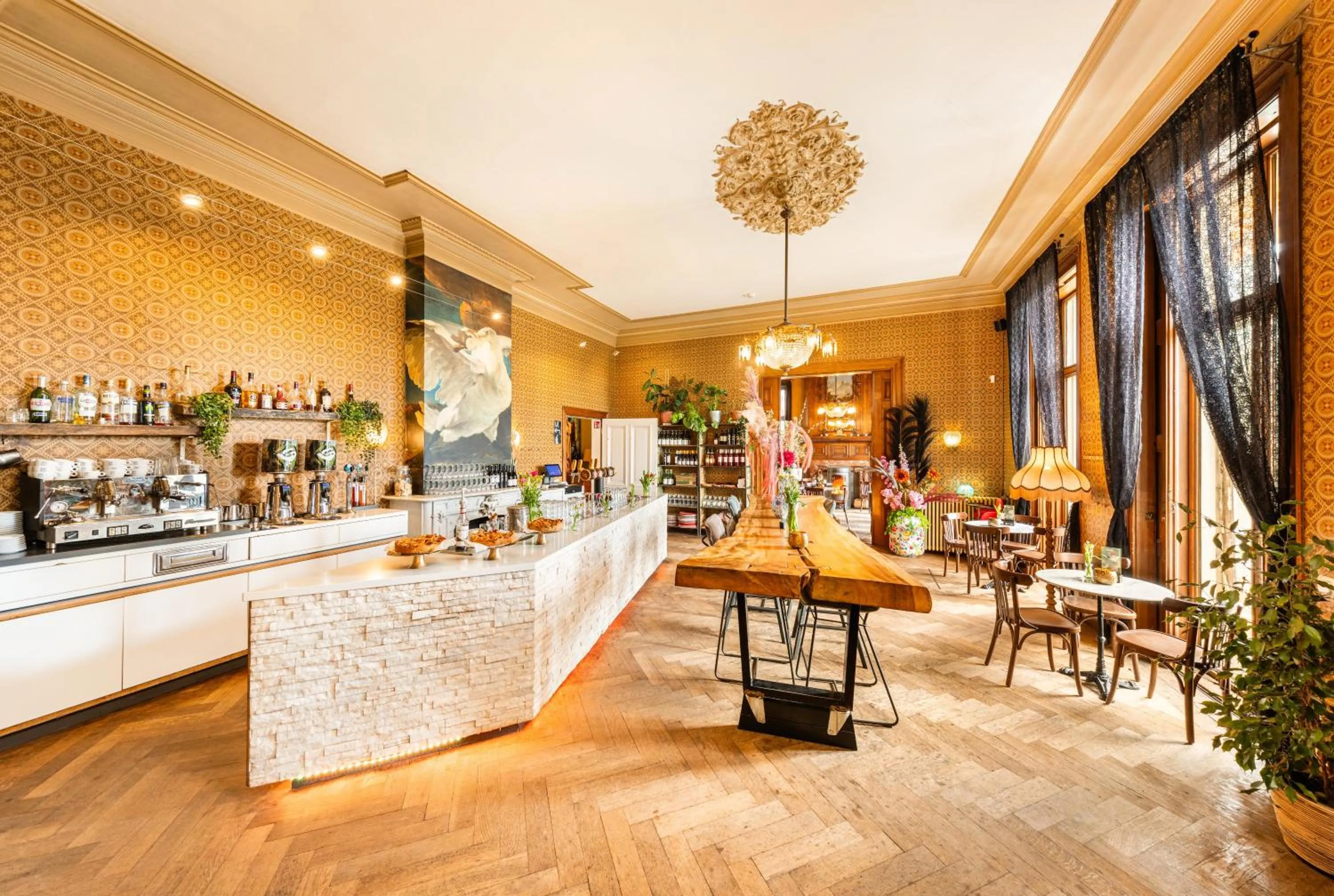 Restaurant/places to eat in Hotel Gaia