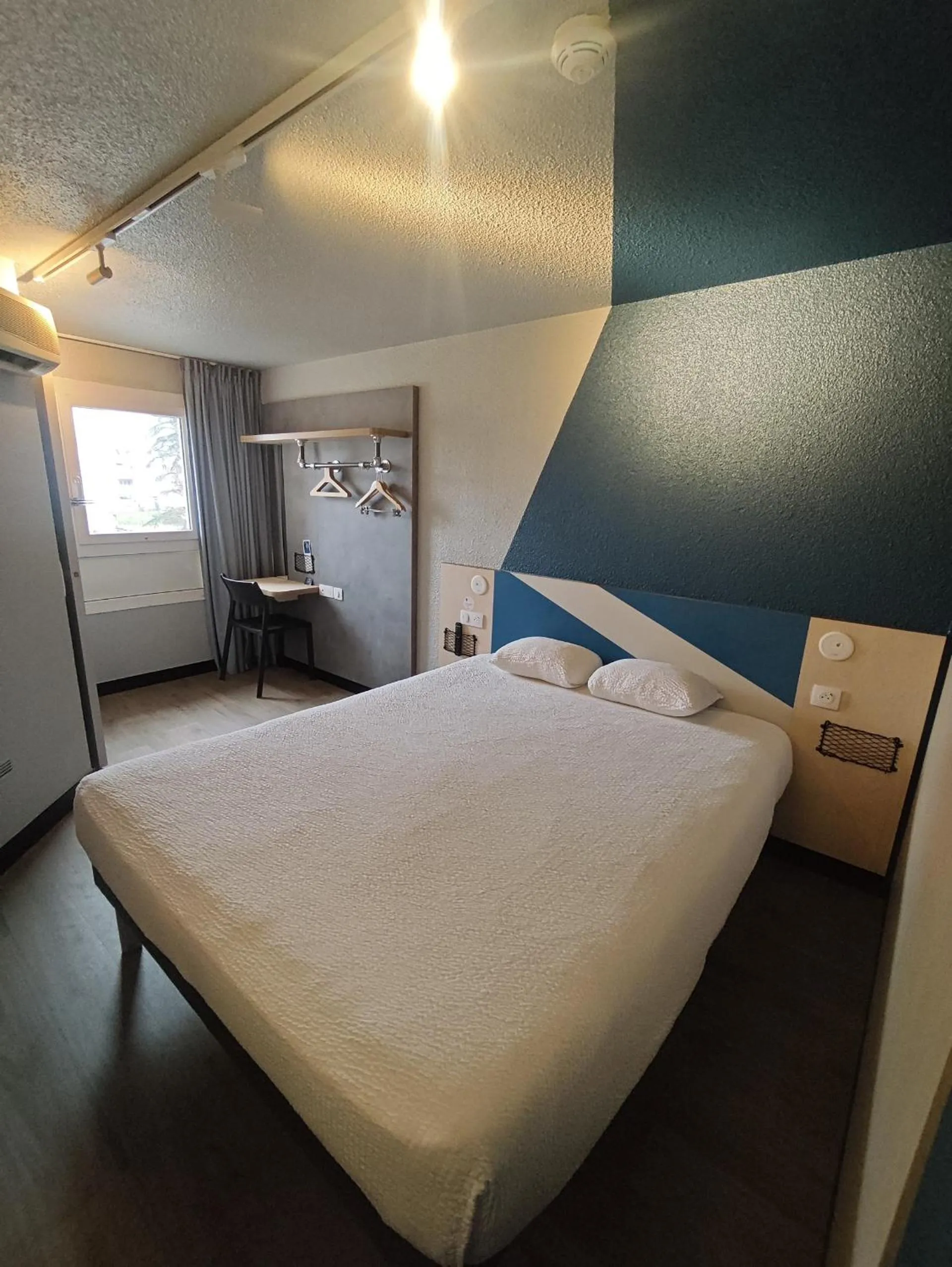 Bed in Ibis budget Périgueux