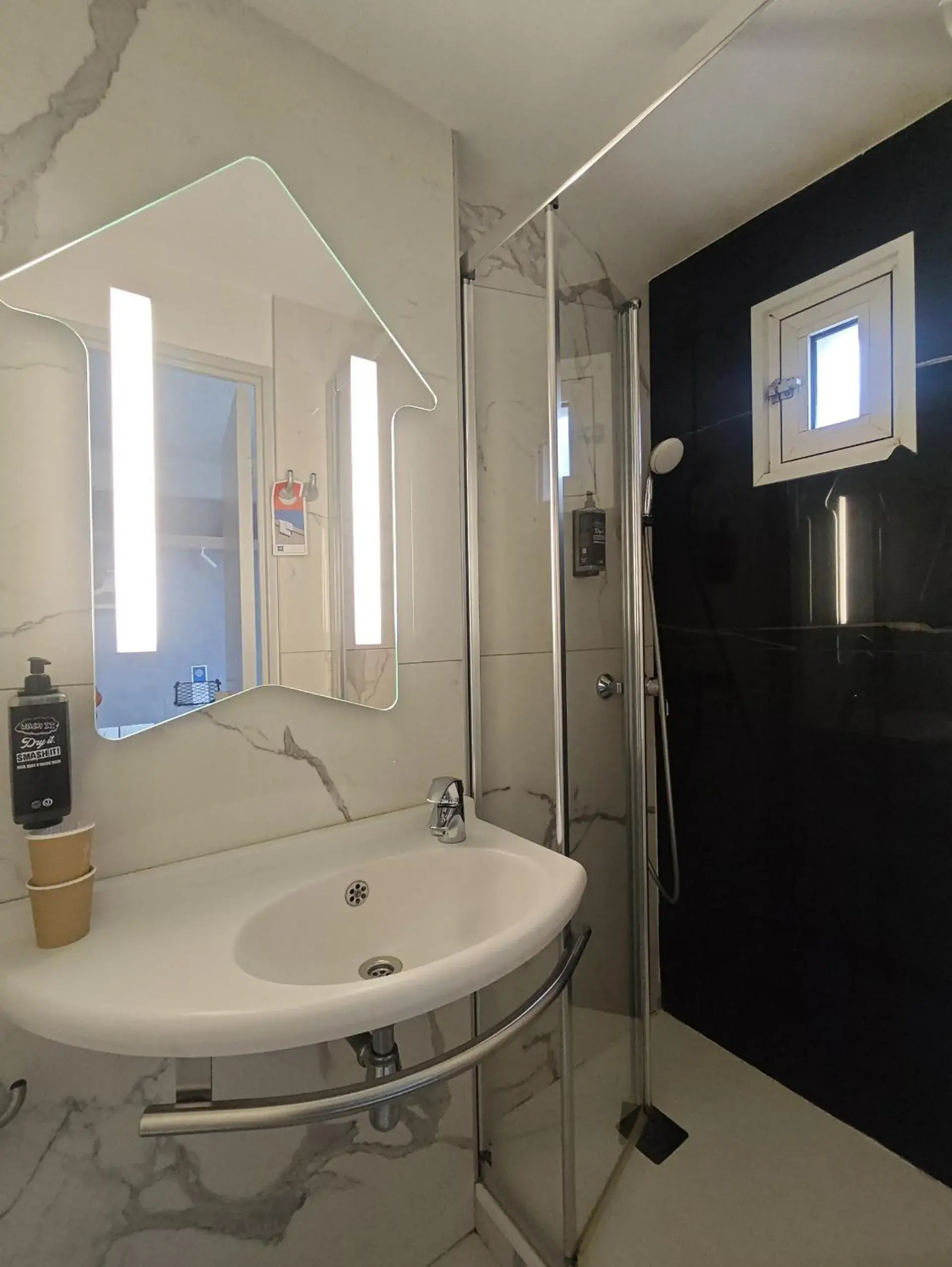 Twin Room in Ibis budget Périgueux Twin Room in Ibis budget Périgueux